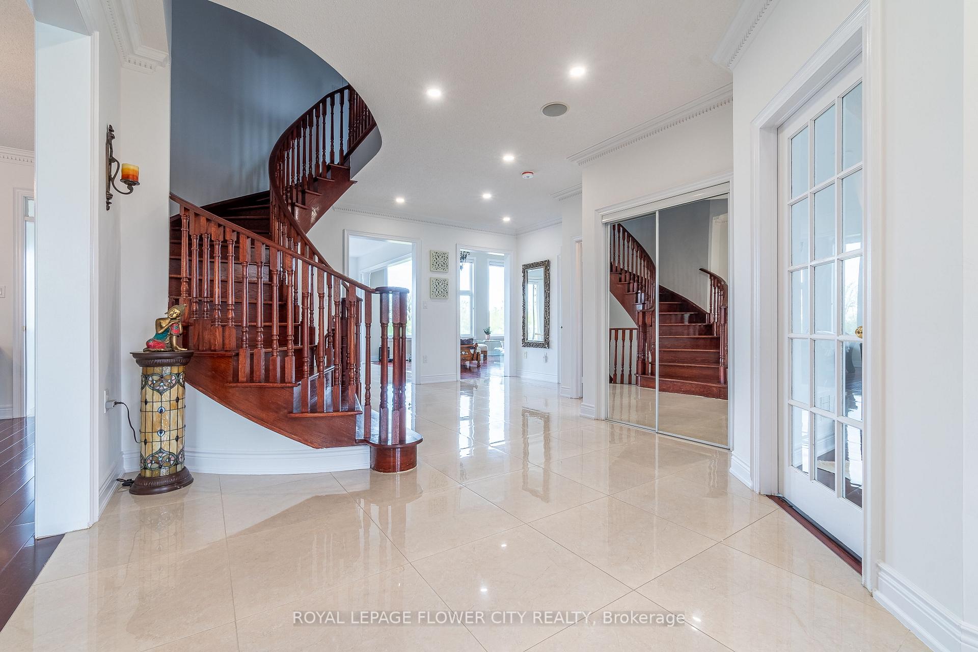 Photo 8 of 24 Upper Ridge Crescent, Brampton, Brampton East — HOMEH