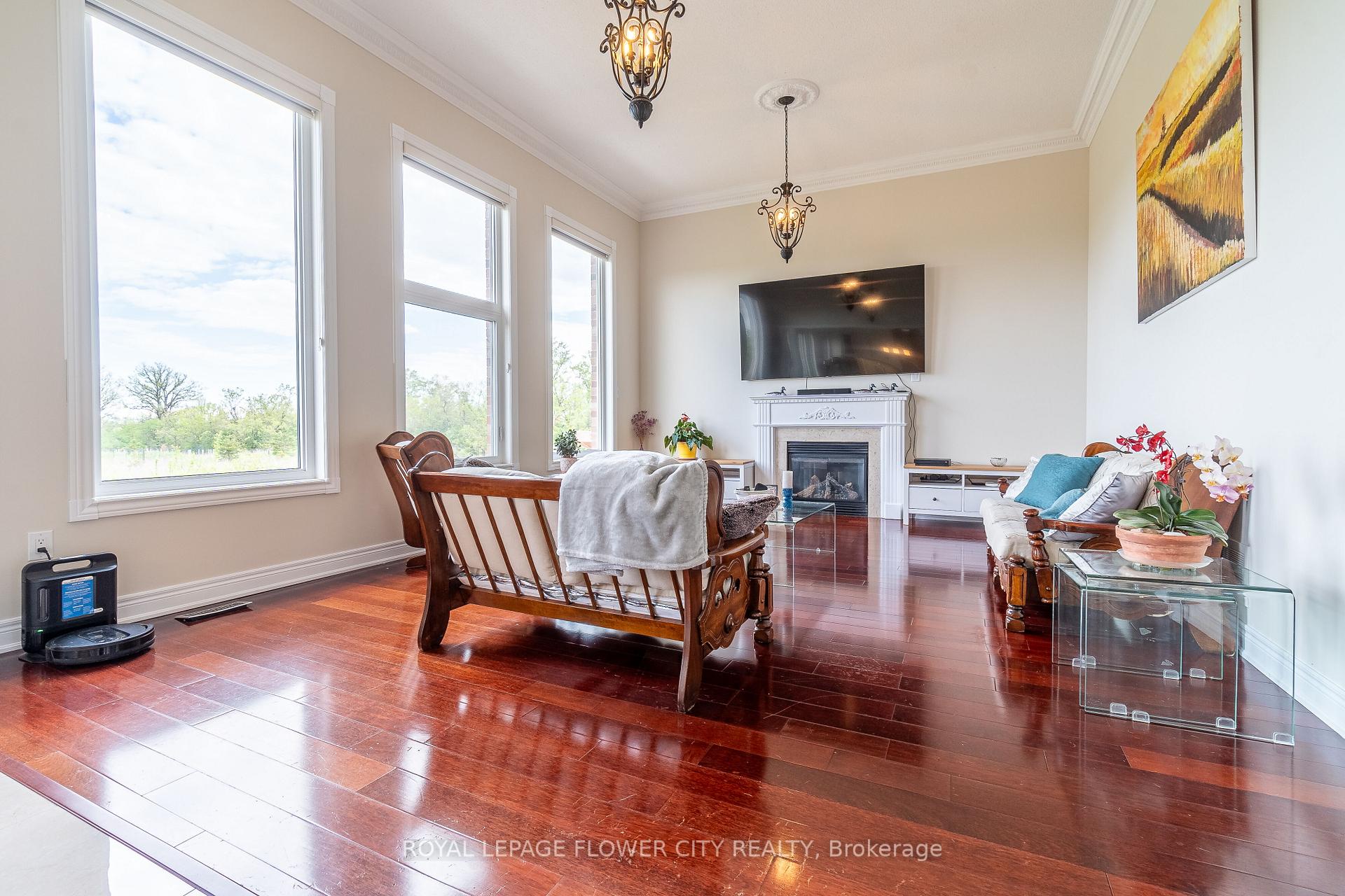 Photo 4 of 24 Upper Ridge Crescent, Brampton, Brampton East — HOMEH