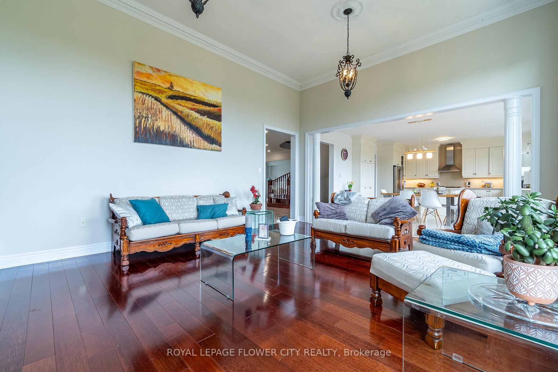 Photo 10 of 24 Upper Ridge Crescent, Brampton, Brampton East — HOMEH