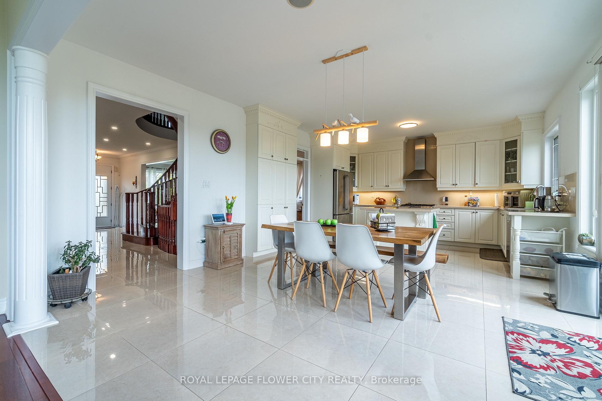 Photo 11 of 24 Upper Ridge Crescent, Brampton, Brampton East — HOMEH