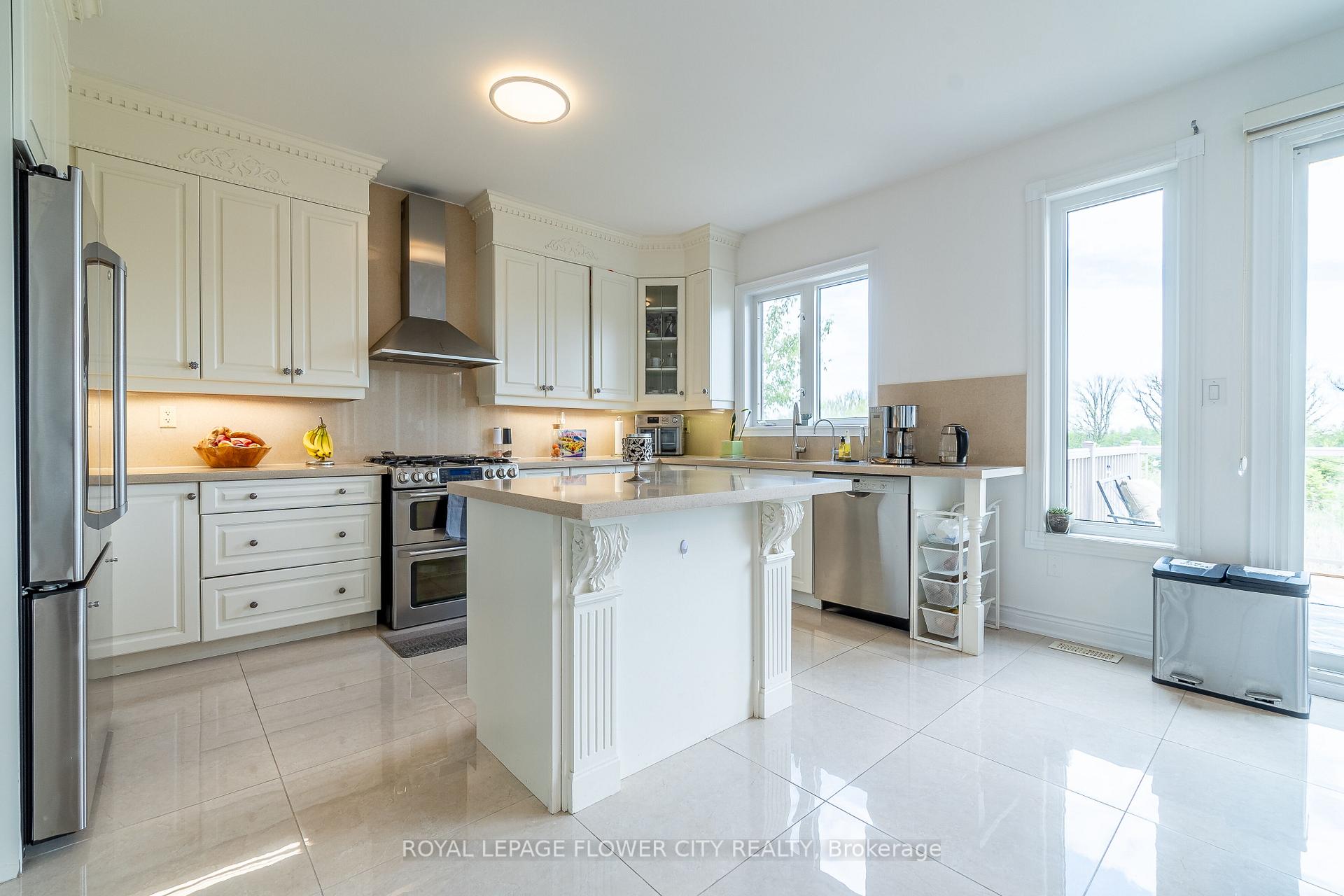 Photo 13 of 24 Upper Ridge Crescent, Brampton, Brampton East — HOMEH