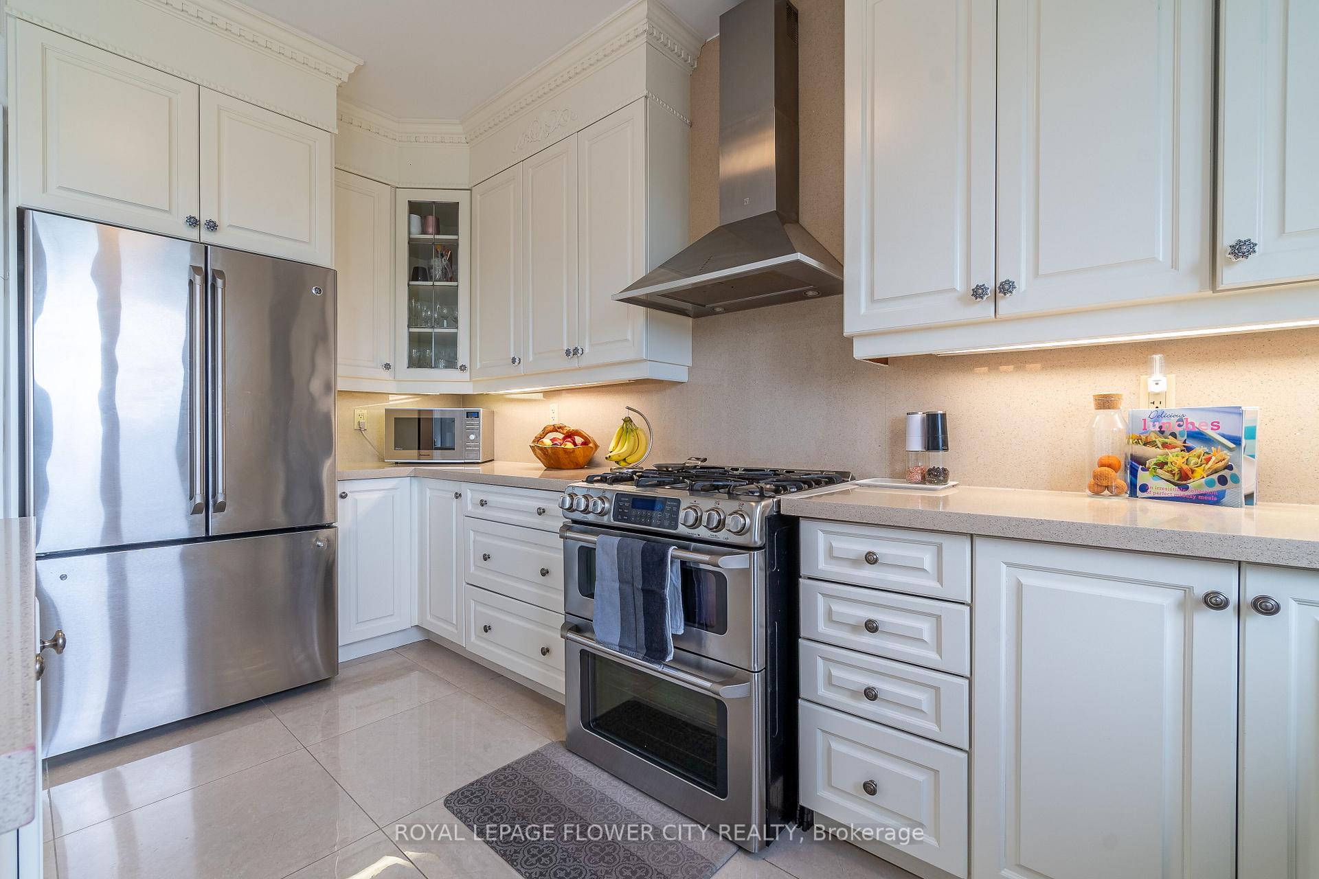 Photo 12 of 24 Upper Ridge Crescent, Brampton, Brampton East — HOMEH