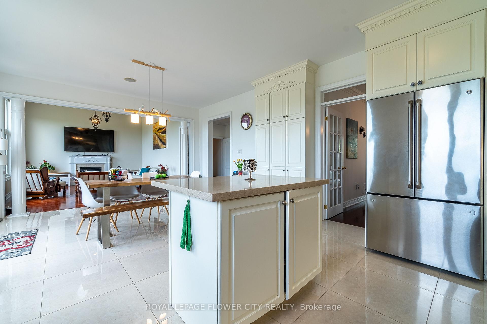 Photo 14 of 24 Upper Ridge Crescent, Brampton, Brampton East — HOMEH