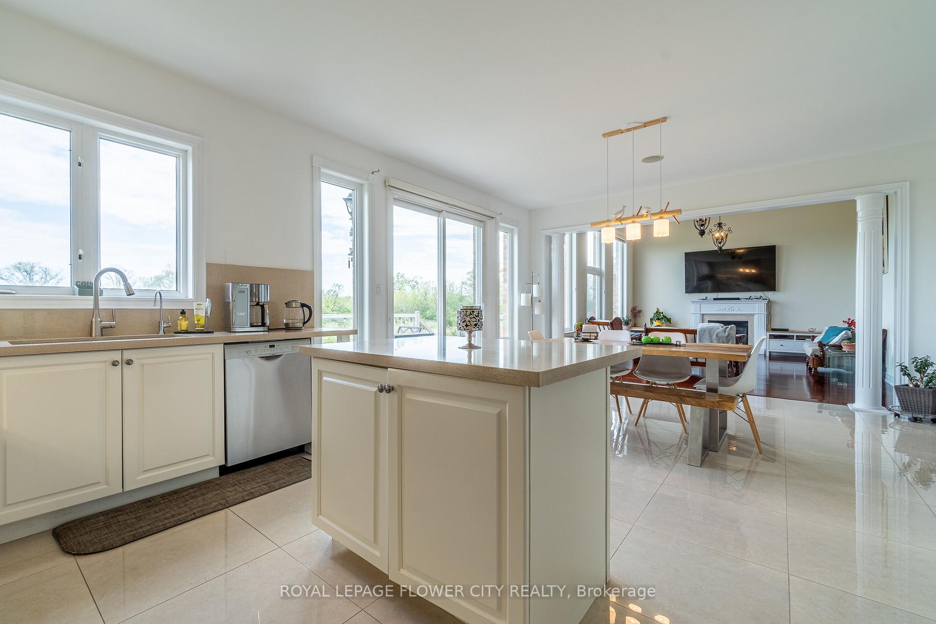 Photo 15 of 24 Upper Ridge Crescent, Brampton, Brampton East — HOMEH