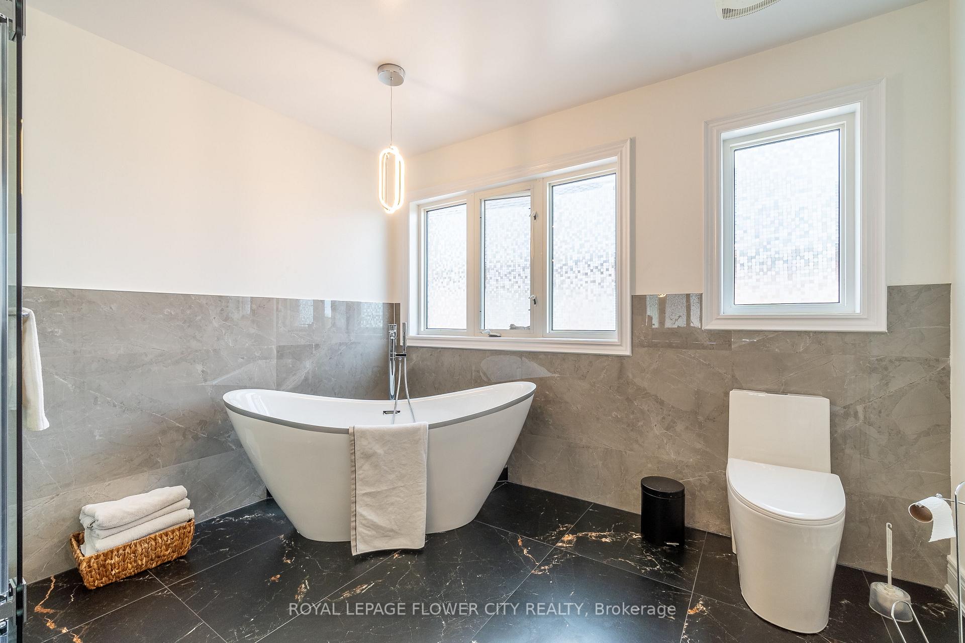 Photo 23 of 24 Upper Ridge Crescent, Brampton, Brampton East — HOMEH
