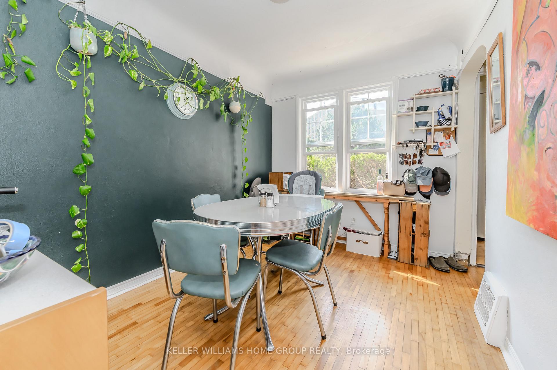 Photo 2 of 18 Roslin Avenue N, Waterloo — HOMEH