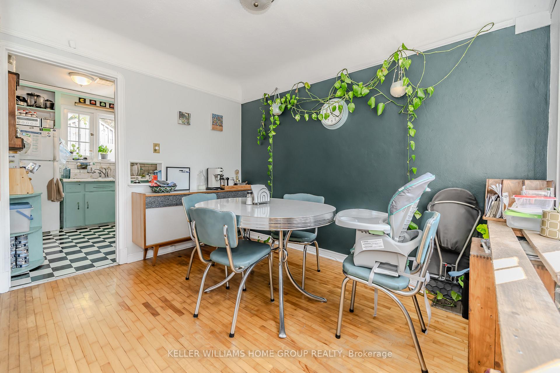 Photo 5 of 18 Roslin Avenue N, Waterloo — HOMEH