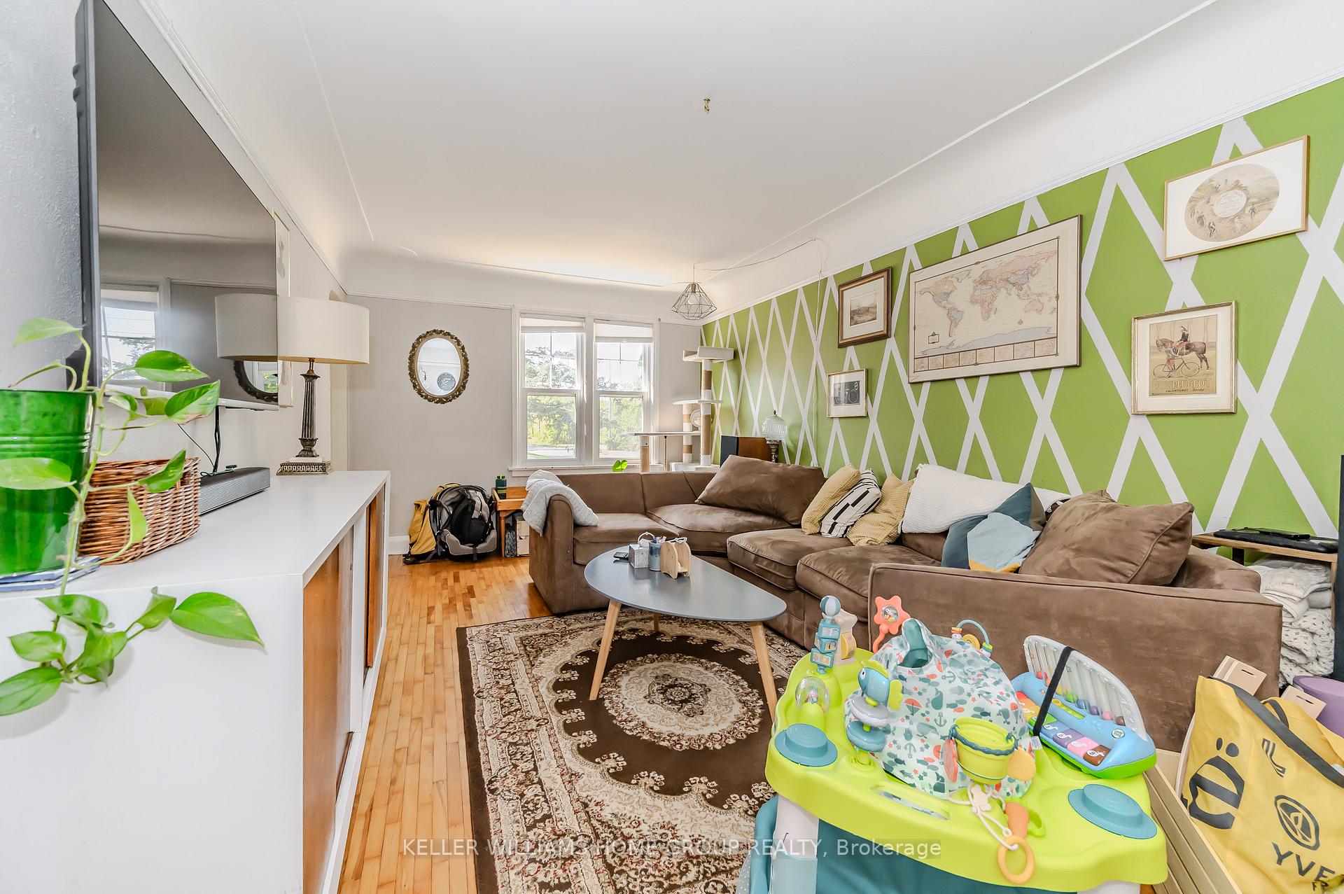 Photo 6 of 18 Roslin Avenue N, Waterloo — HOMEH
