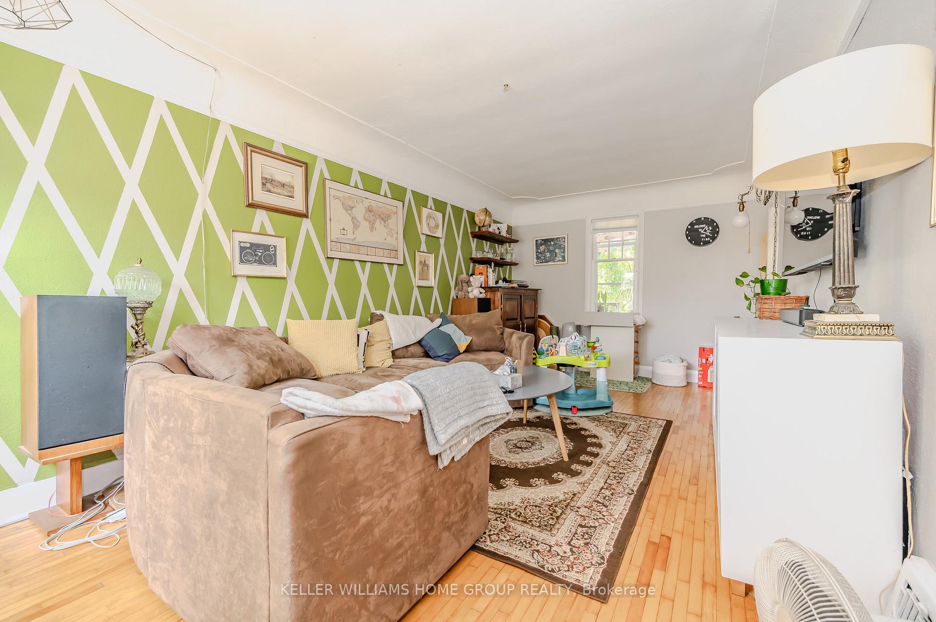 Photo 10 of 18 Roslin Avenue N, Waterloo — HOMEH