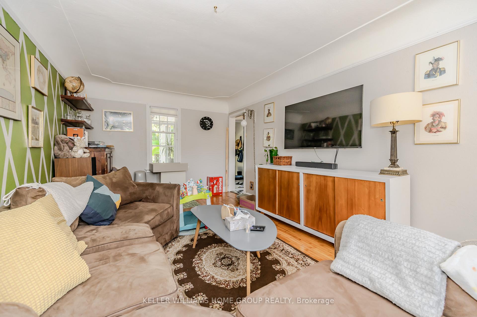 Photo 7 of 18 Roslin Avenue N, Waterloo — HOMEH