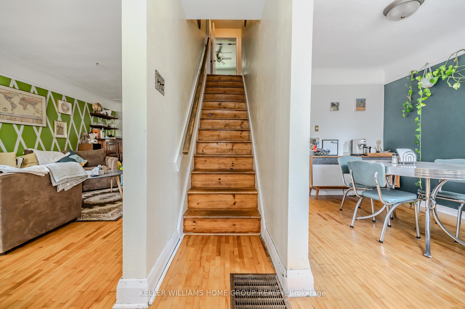 Photo 11 of 18 Roslin Avenue N, Waterloo — HOMEH