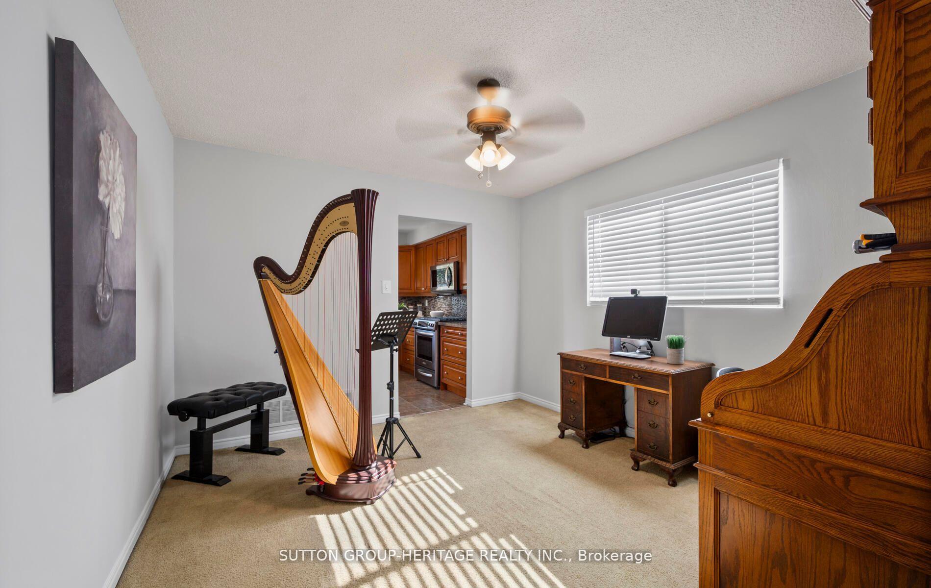 Photo 9 of 49 Farrow Crescent, Ajax, South West — HOMEH