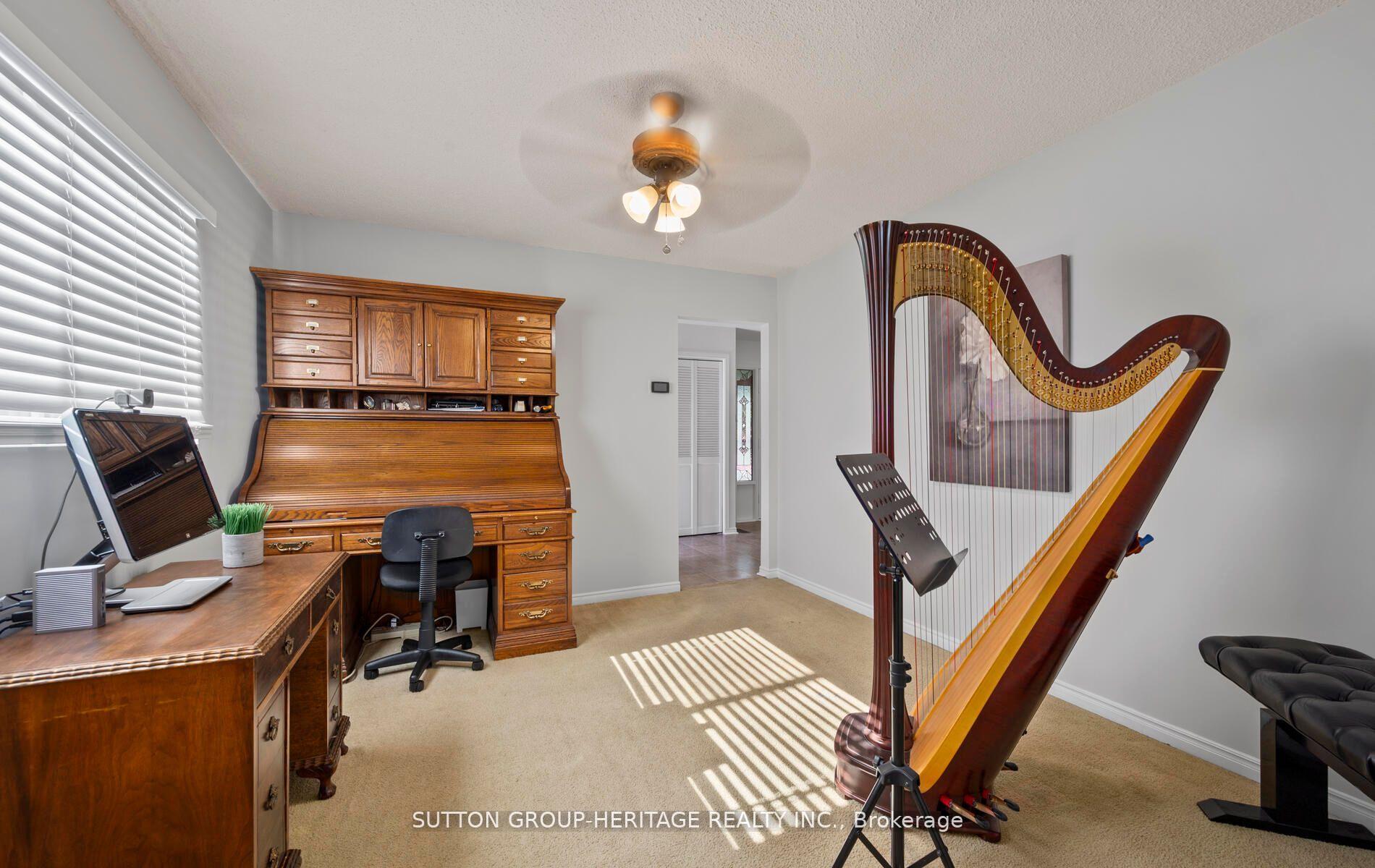 Photo 4 of 49 Farrow Crescent, Ajax, South West — HOMEH