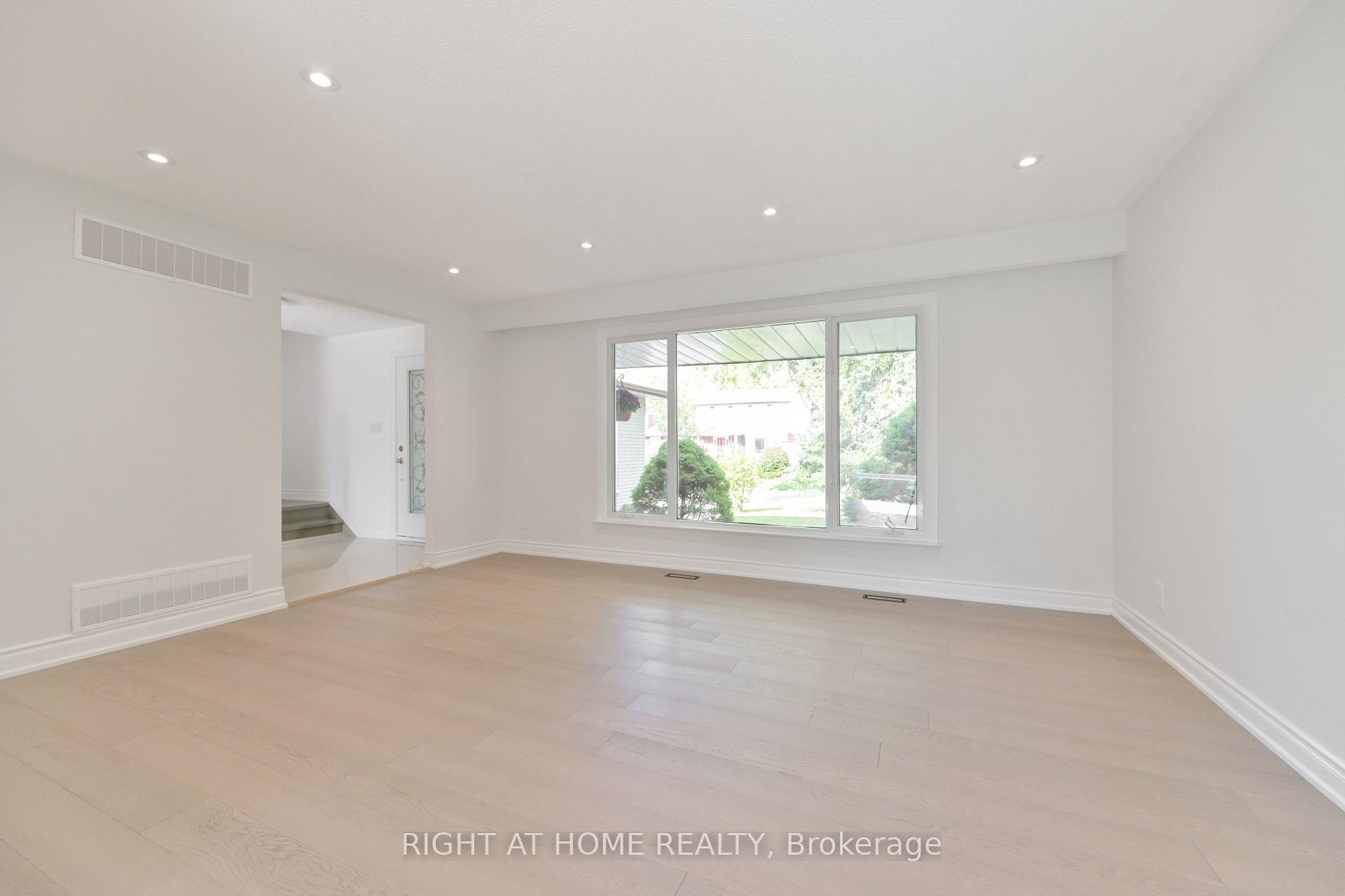 Photo 5 of 196 Romfield Circuit, Markham, Royal Orchard — HOMEH