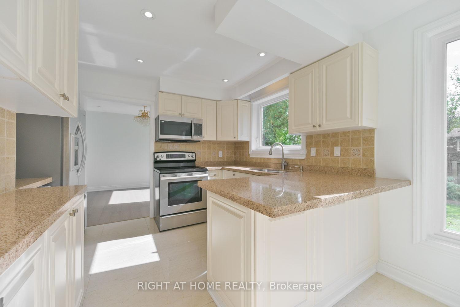 Photo 9 of 196 Romfield Circuit, Markham, Royal Orchard — HOMEH