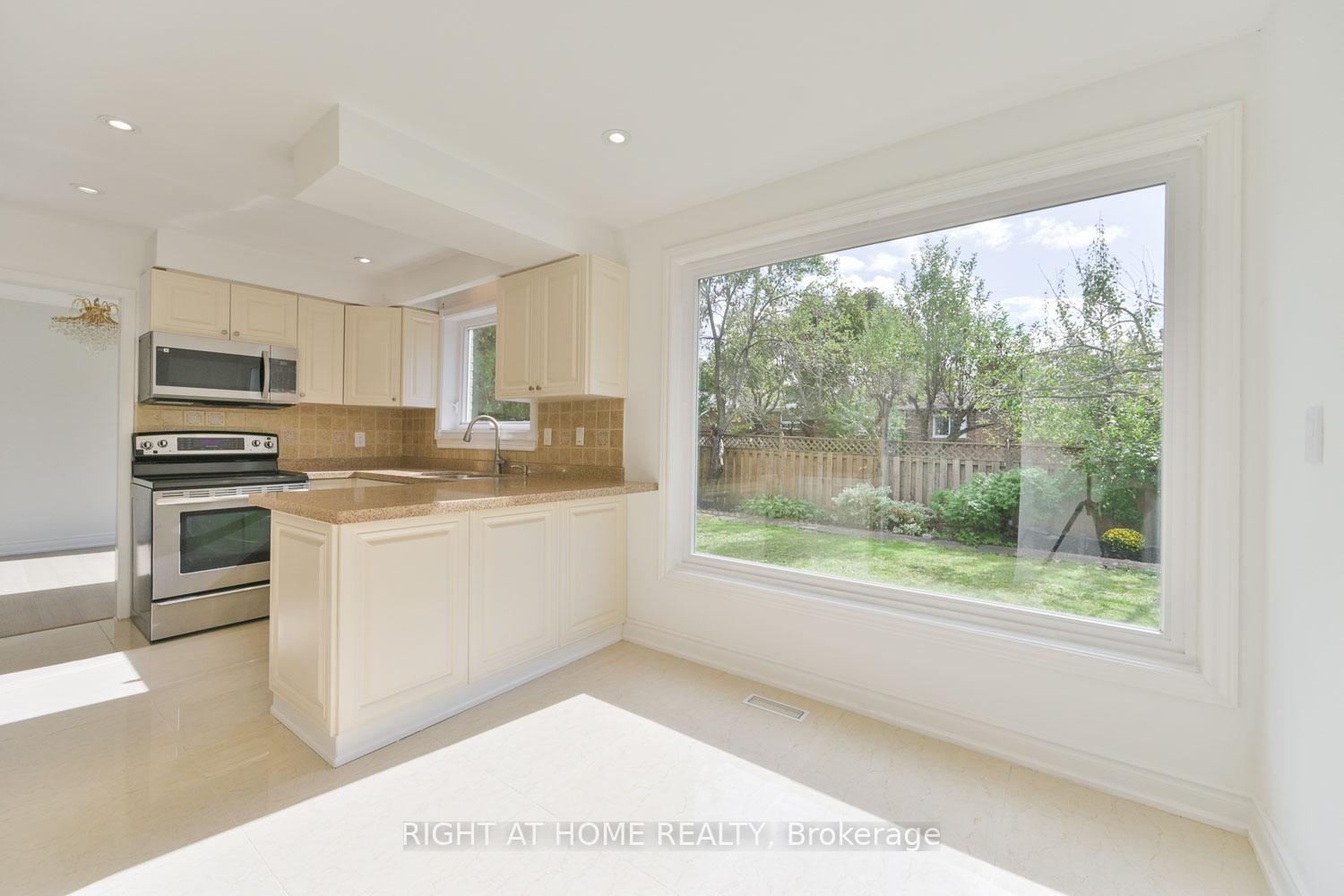 Photo 6 of 196 Romfield Circuit, Markham, Royal Orchard — HOMEH
