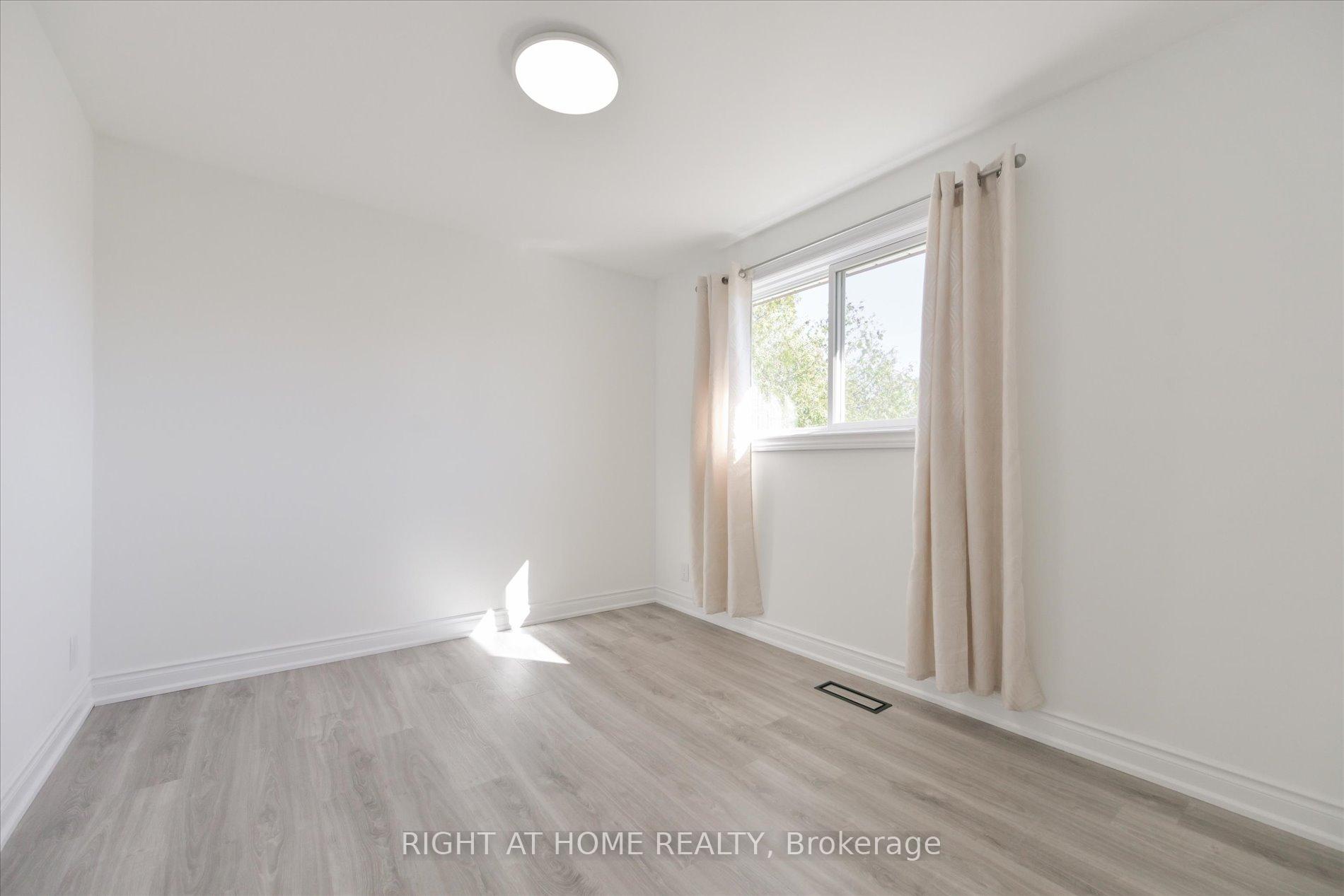 Photo 15 of 196 Romfield Circuit, Markham, Royal Orchard — HOMEH
