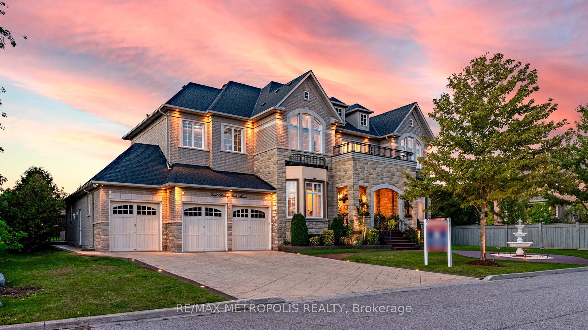 Front of 8 Heritage Woods Manor