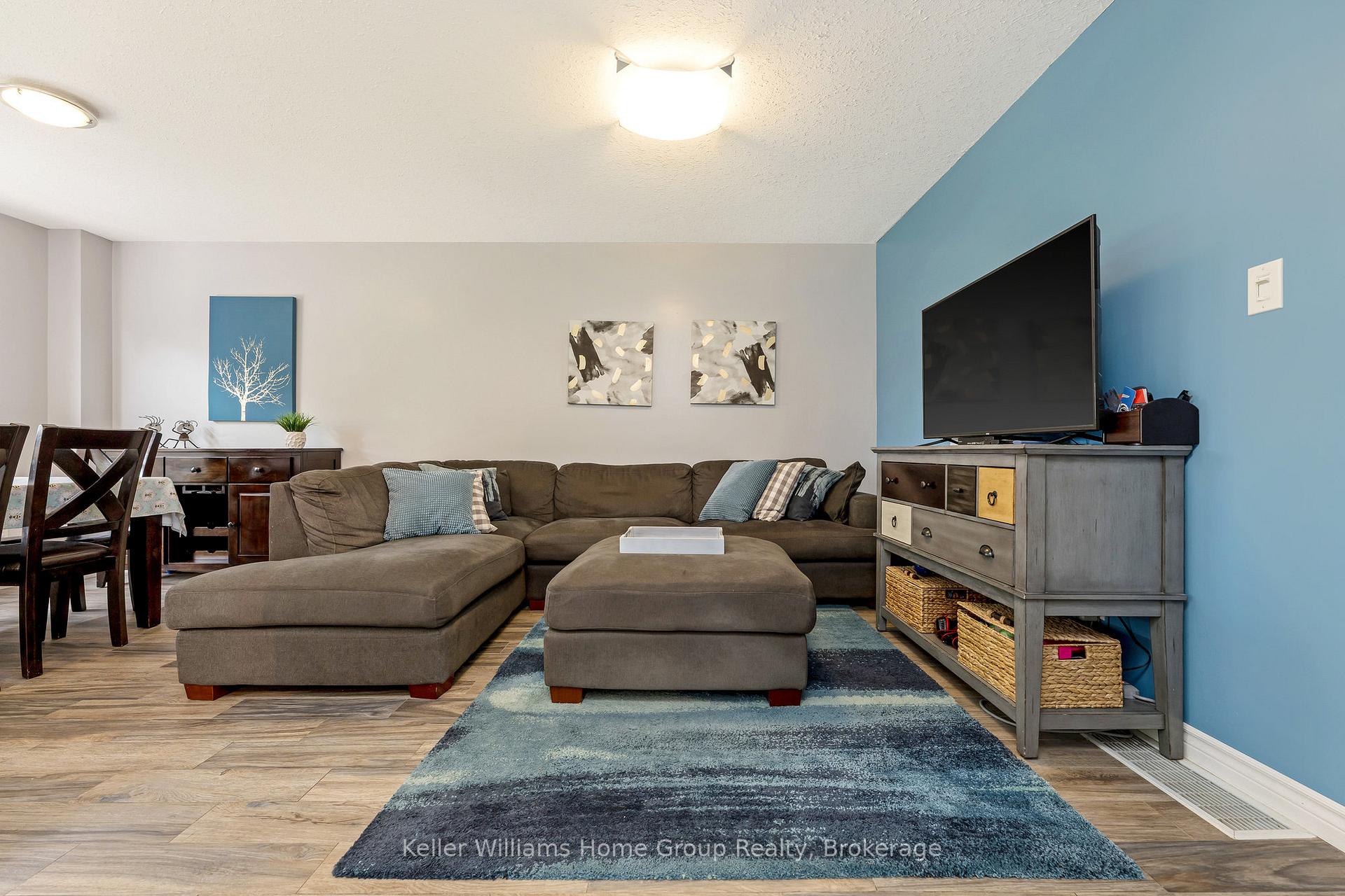Photo 5 of 88 Doyle Drive, Guelph, Clairfields/Hanlon Business Park — HOMEH