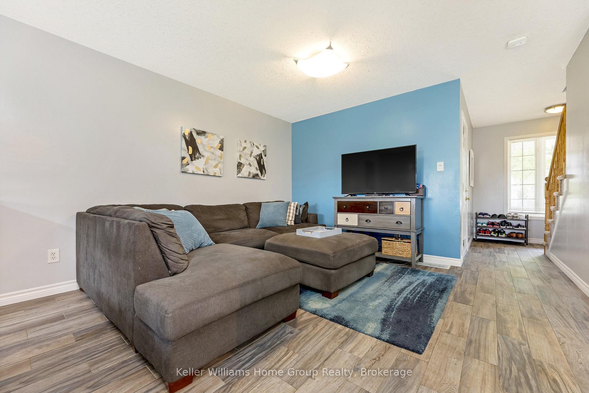 Photo 6 of 88 Doyle Drive, Guelph, Clairfields/Hanlon Business Park — HOMEH
