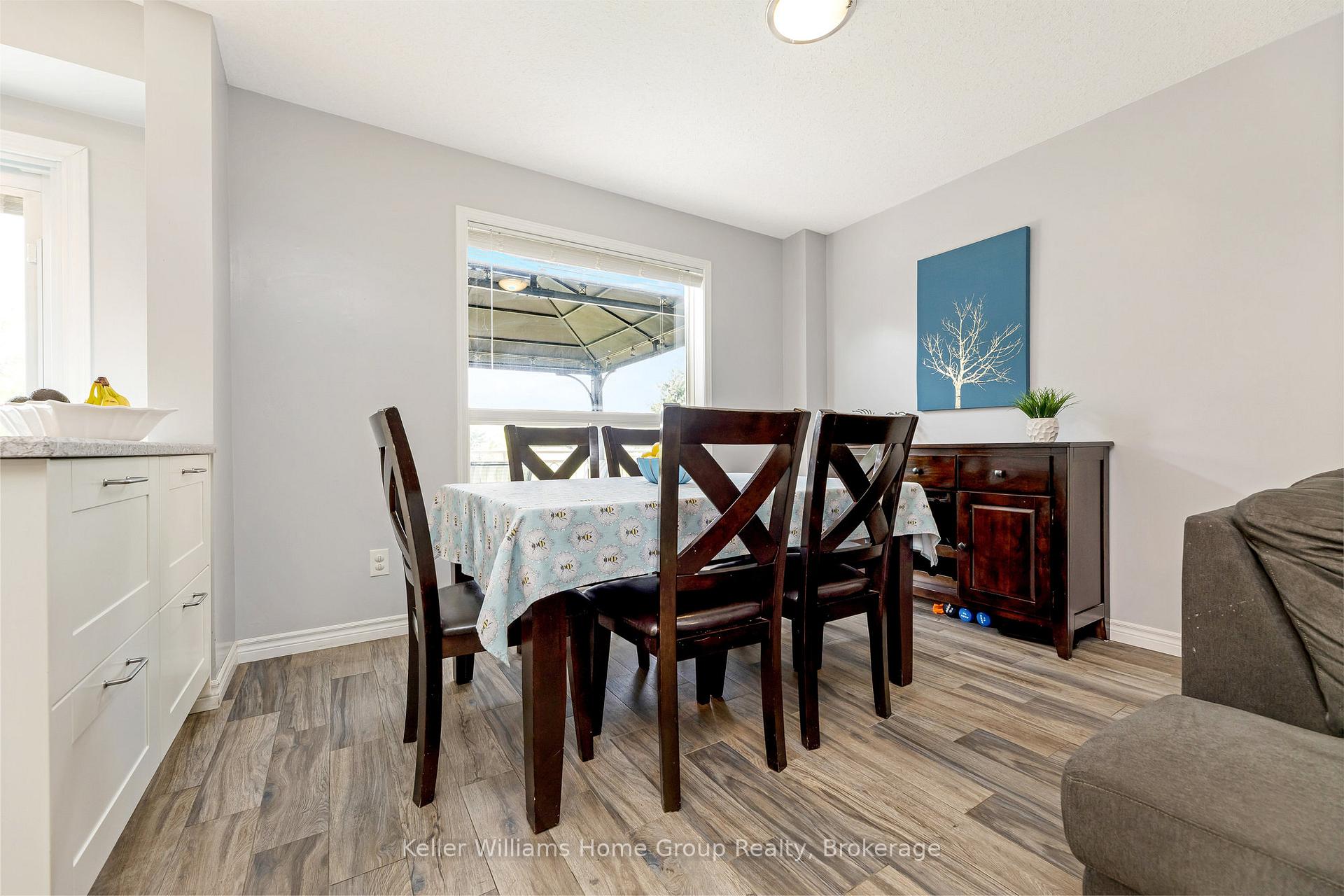 Photo 7 of 88 Doyle Drive, Guelph, Clairfields/Hanlon Business Park — HOMEH