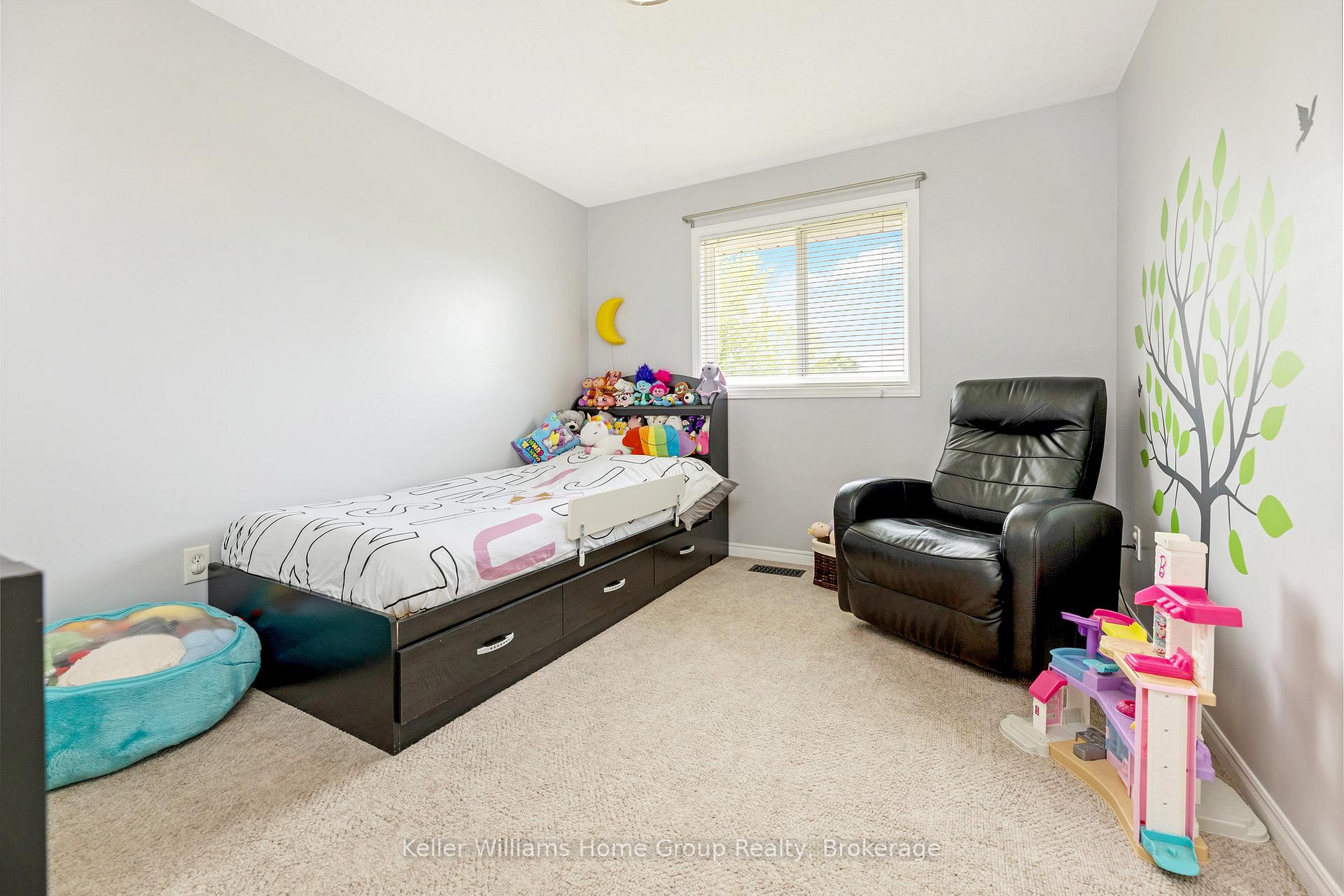 Photo 17 of 88 Doyle Drive, Guelph, Clairfields/Hanlon Business Park — HOMEH