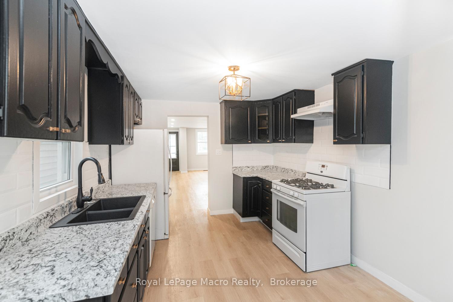 Photo 9 of 583 John Street N, Hamilton, North End — HOMEH