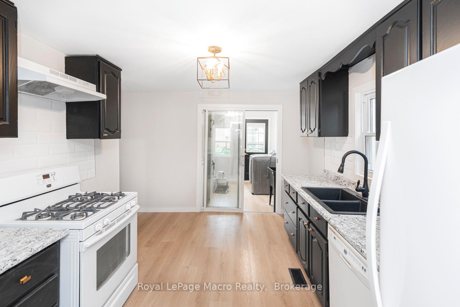 Photo 13 of 583 John Street N, Hamilton, North End — HOMEH