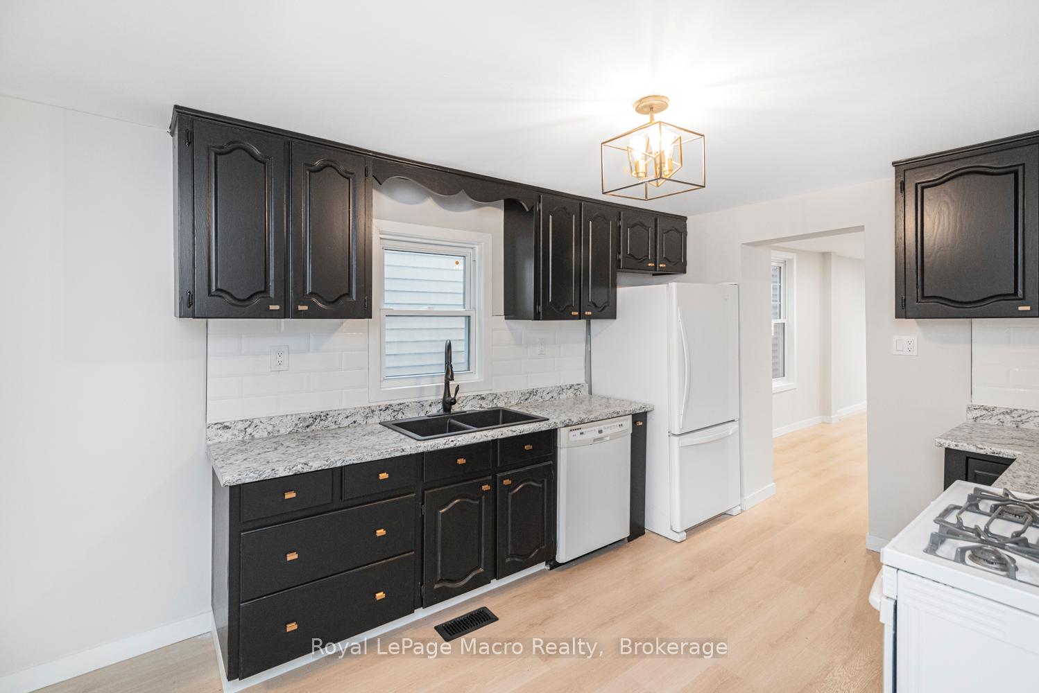 Photo 11 of 583 John Street N, Hamilton, North End — HOMEH