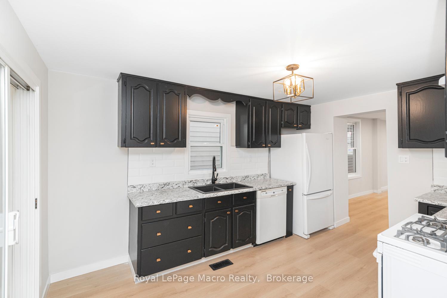Photo 14 of 583 John Street N, Hamilton, North End — HOMEH