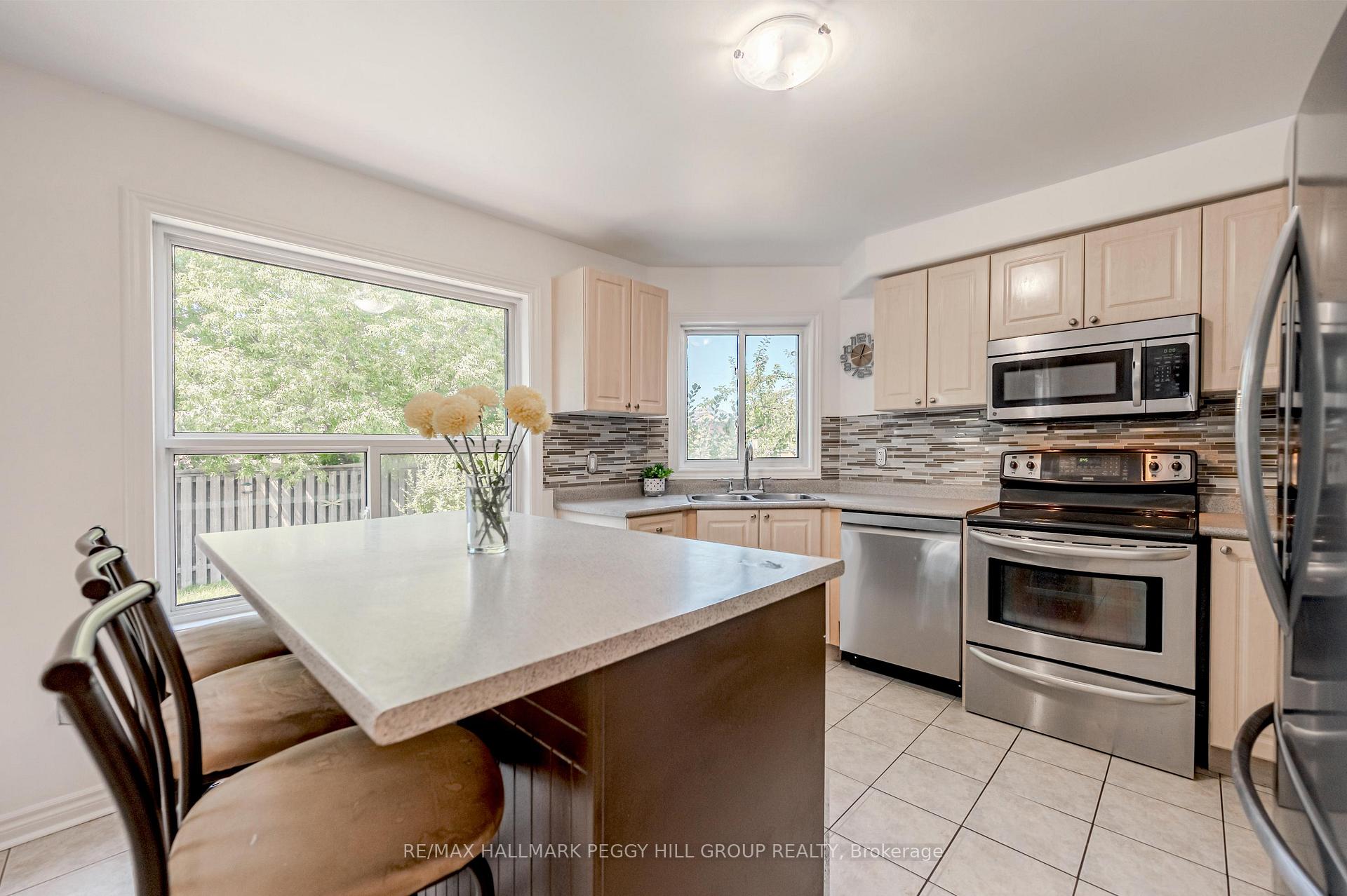 Photo 3 of 126 Madelaine Drive, Barrie, Painswick South — HOMEH