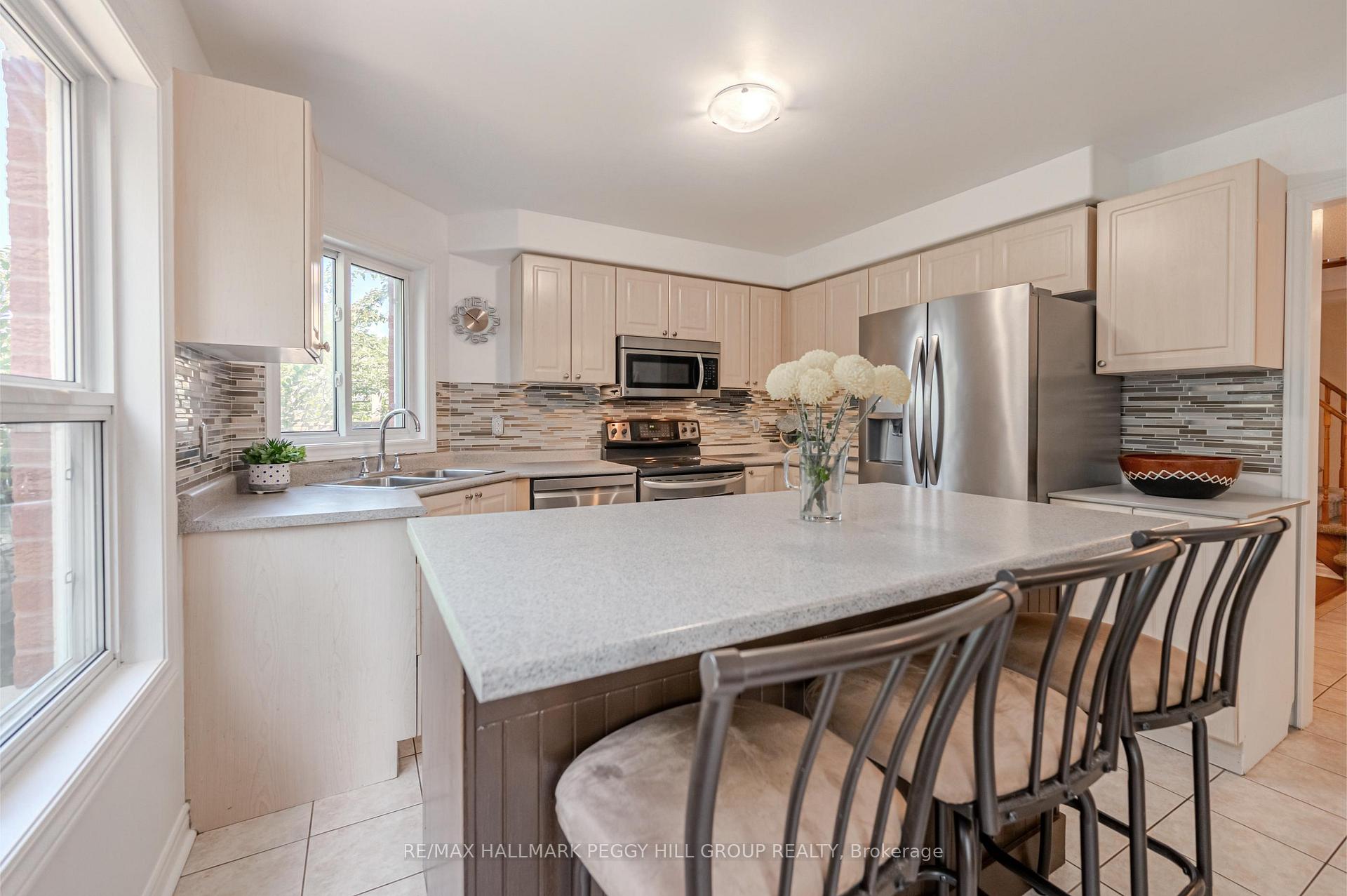Photo 4 of 126 Madelaine Drive, Barrie, Painswick South — HOMEH
