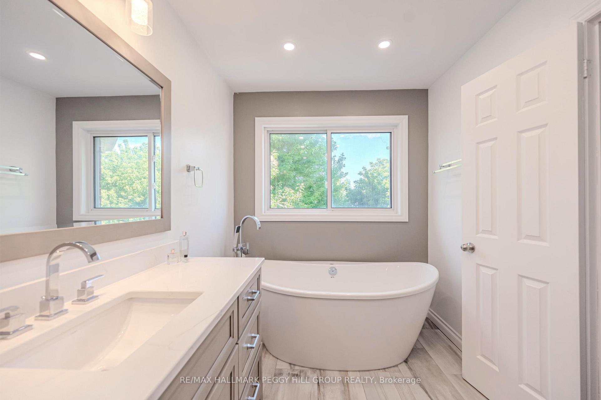 Photo 10 of 126 Madelaine Drive, Barrie, Painswick South — HOMEH
