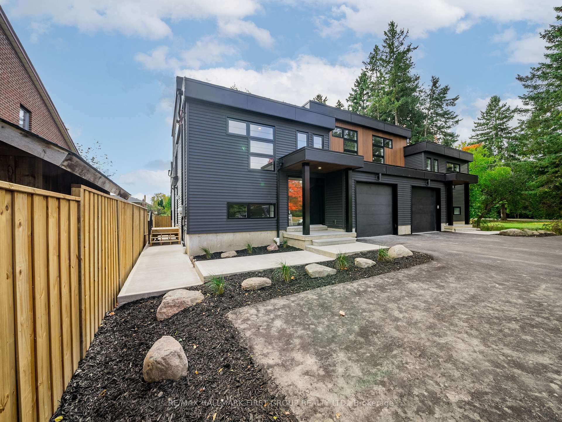 Photo 3 of 919 Dundas Street W, Whitby, Lynde Creek — HOMEH