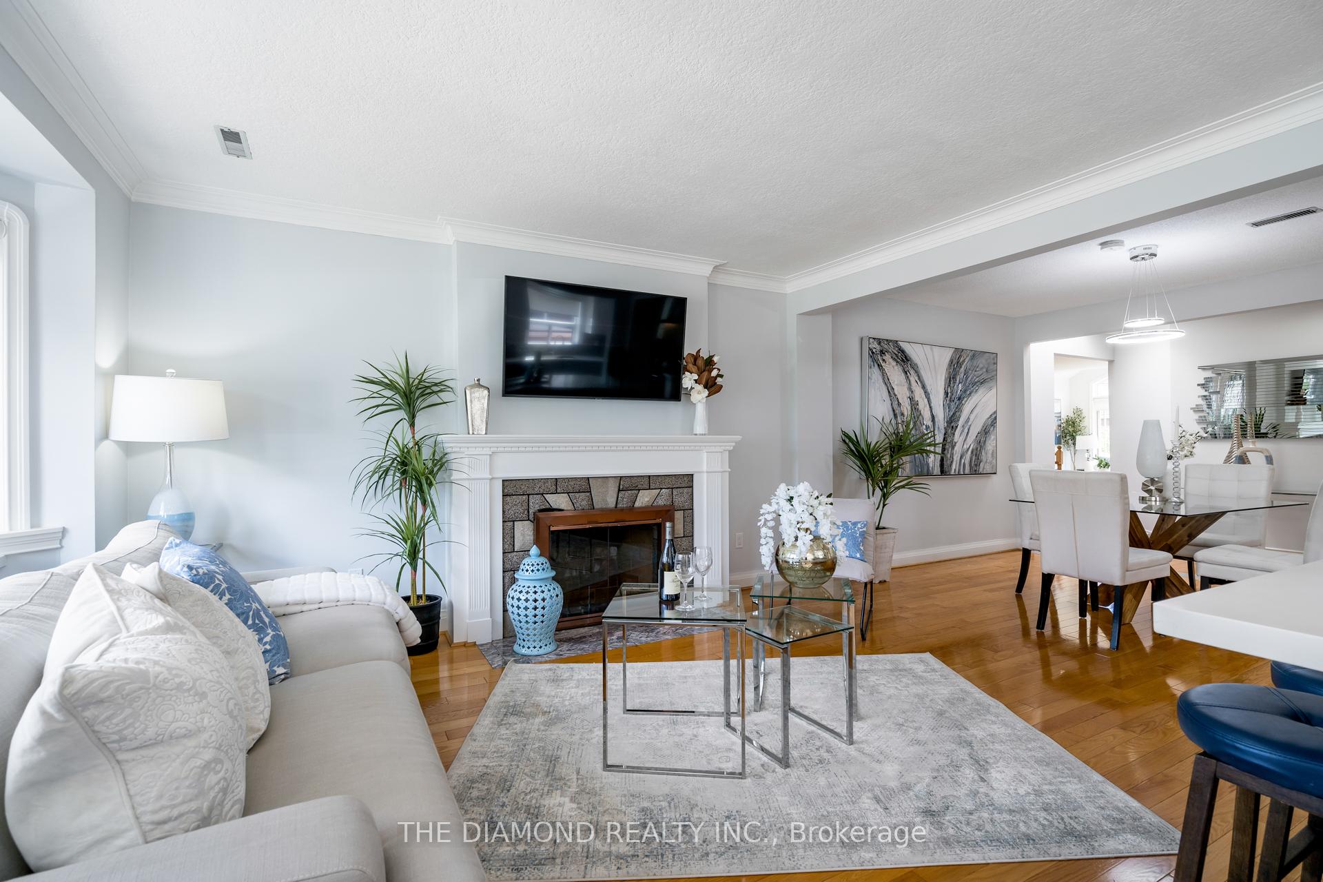 Photo 3 of 213 Glenwood Crescent, Toronto, O'Connor-Parkview — HOMEH
