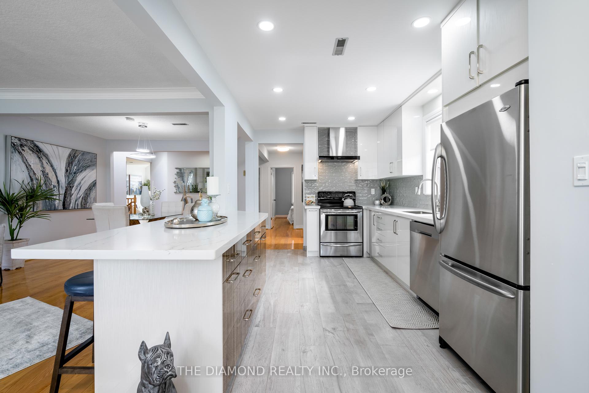 Photo 12 of 213 Glenwood Crescent, Toronto, O'Connor-Parkview — HOMEH