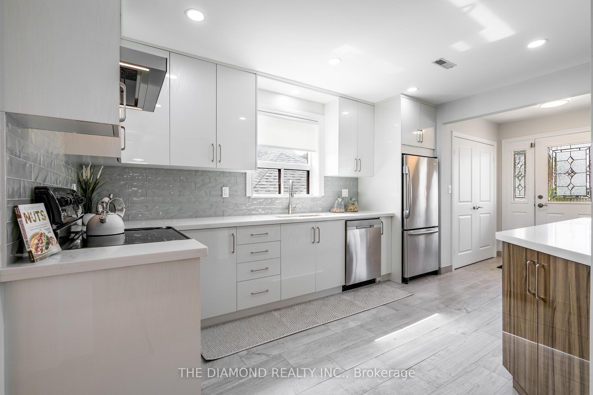 Photo 11 of 213 Glenwood Crescent, Toronto, O'Connor-Parkview — HOMEH