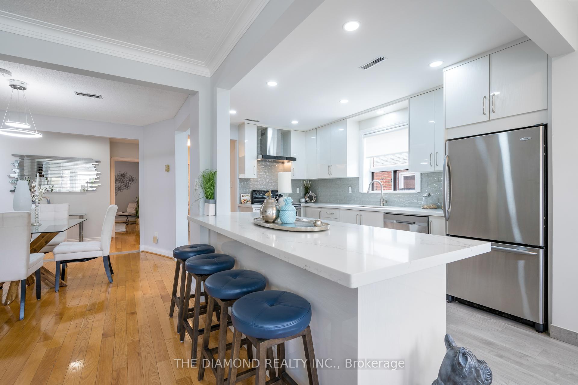 Photo 17 of 213 Glenwood Crescent, Toronto, O'Connor-Parkview — HOMEH