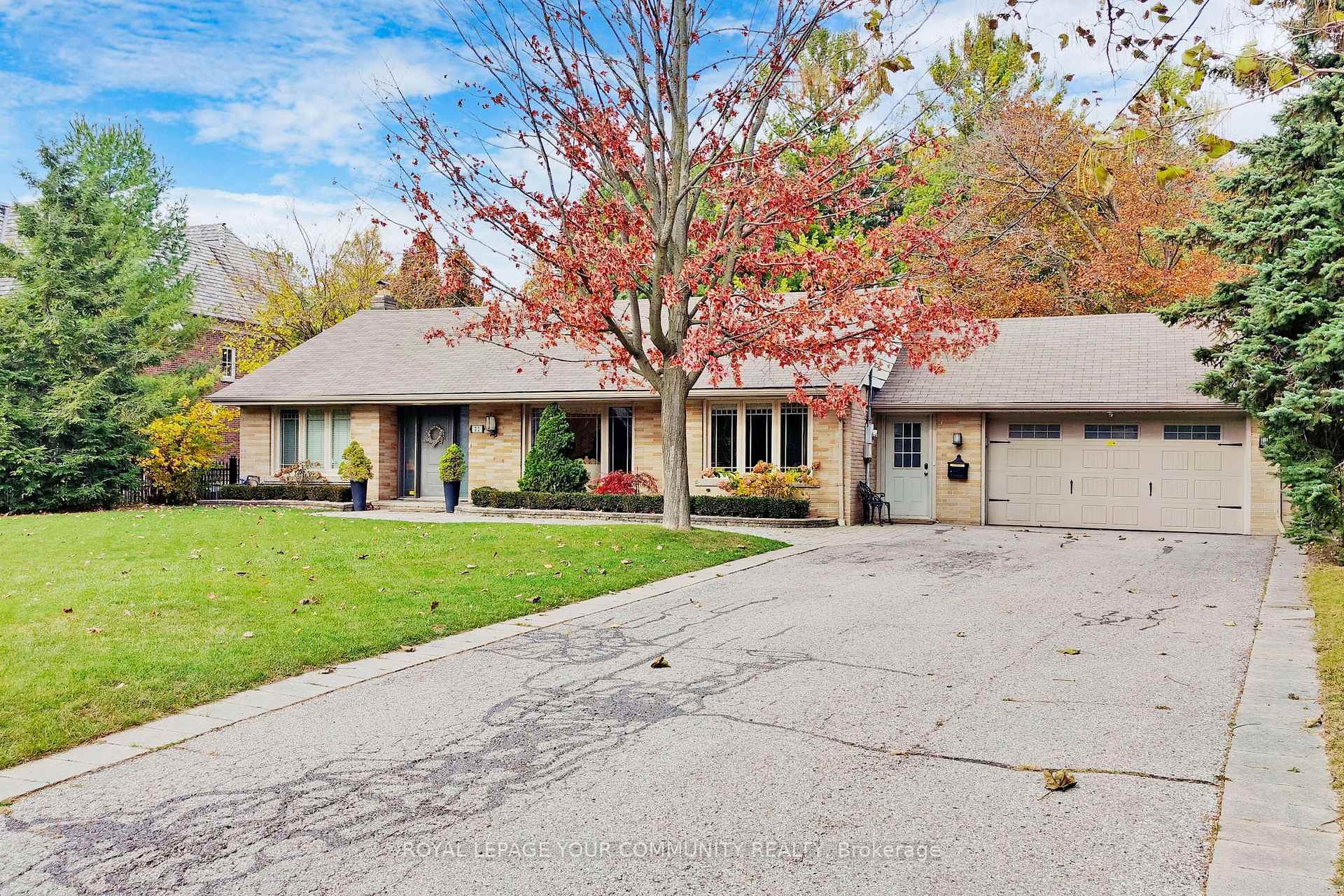 Photo 5 of 22 Helen Avenue, Vaughan, Uplands — HOMEH