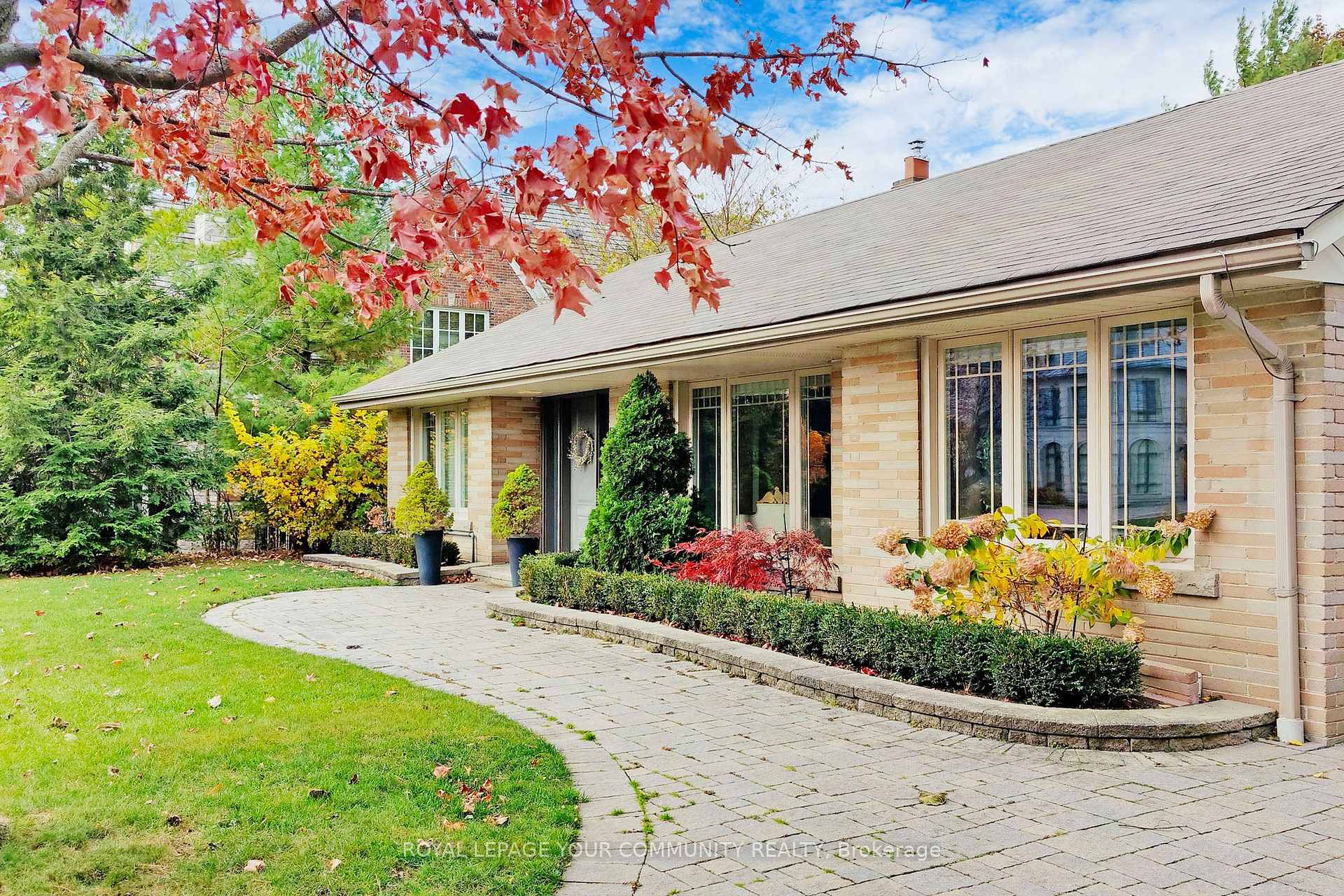 Photo 4 of 22 Helen Avenue, Vaughan, Uplands — HOMEH
