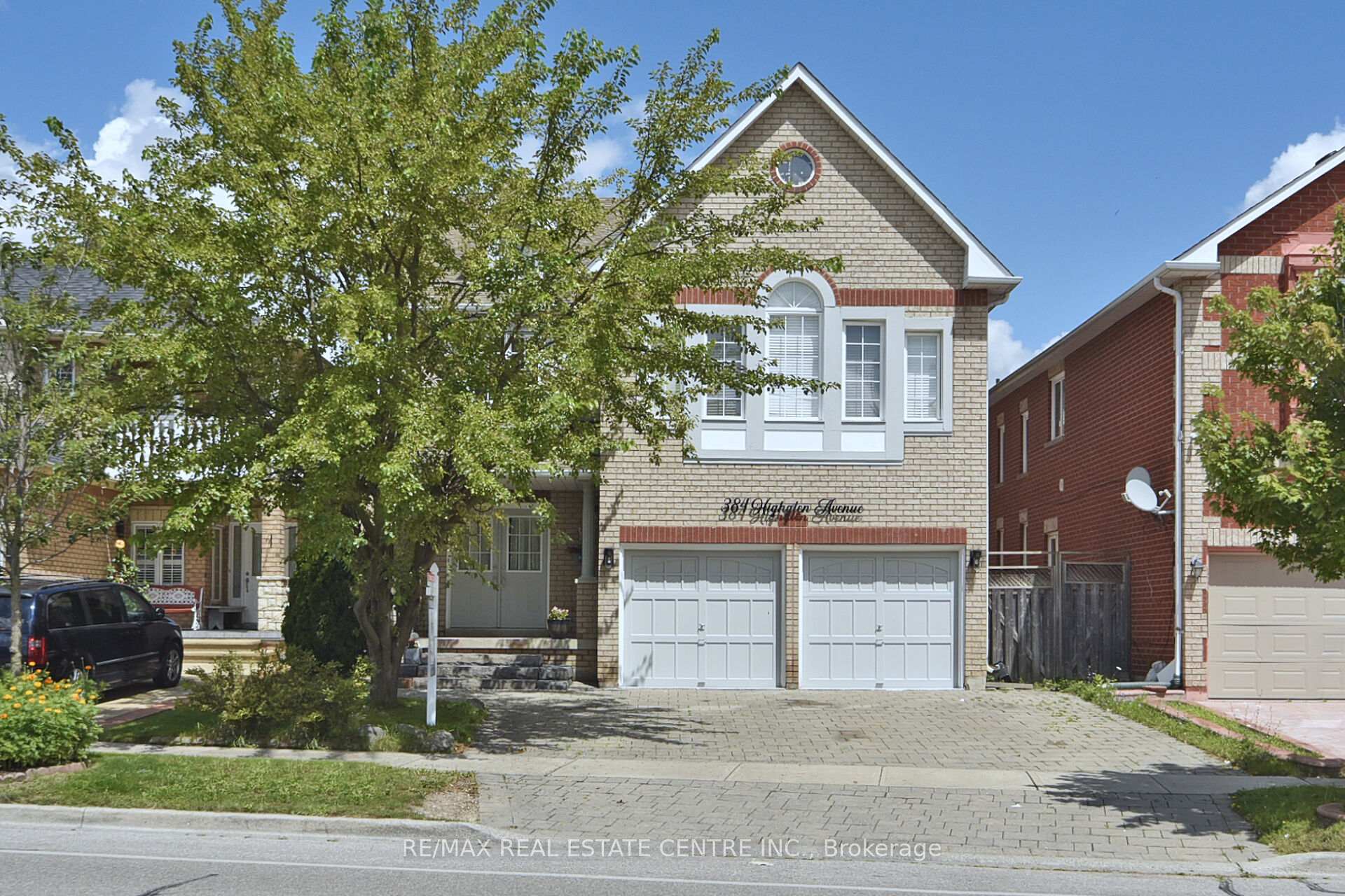 Front of 384 Highglen Avenue