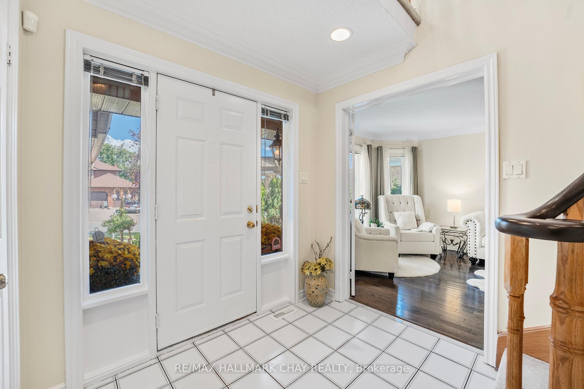 Photo 5 of 22 Thackeray Crescent, Barrie, Letitia Heights — HOMEH