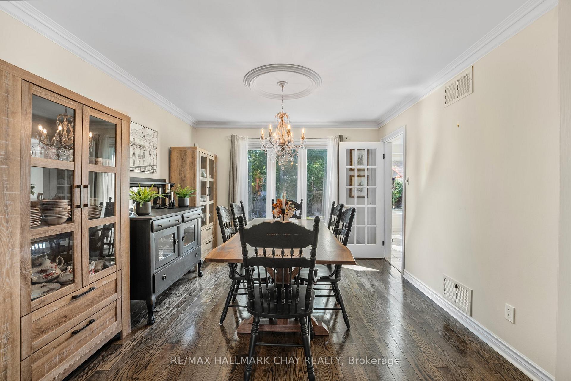 Photo 7 of 22 Thackeray Crescent, Barrie, Letitia Heights — HOMEH