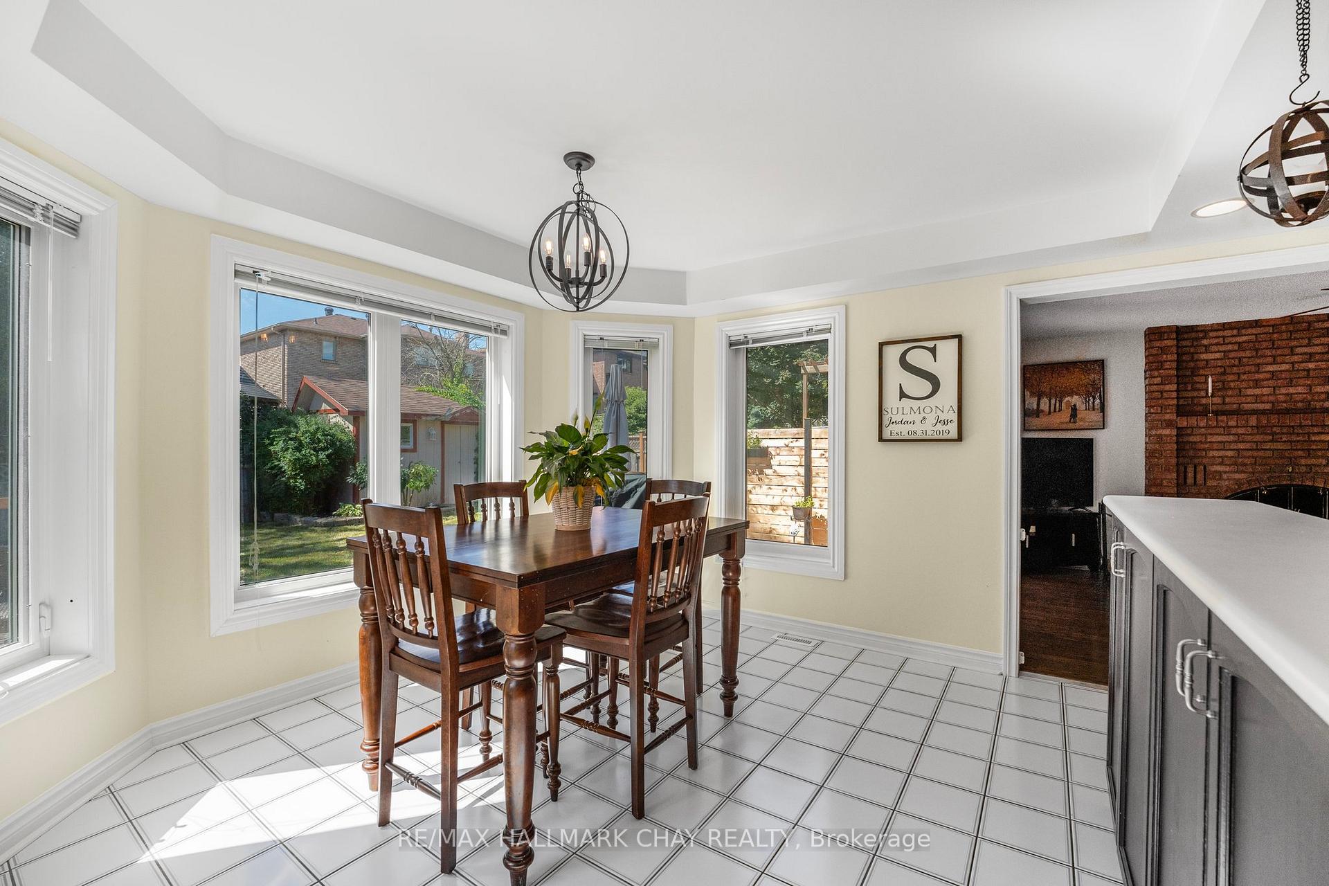 Photo 9 of 22 Thackeray Crescent, Barrie, Letitia Heights — HOMEH