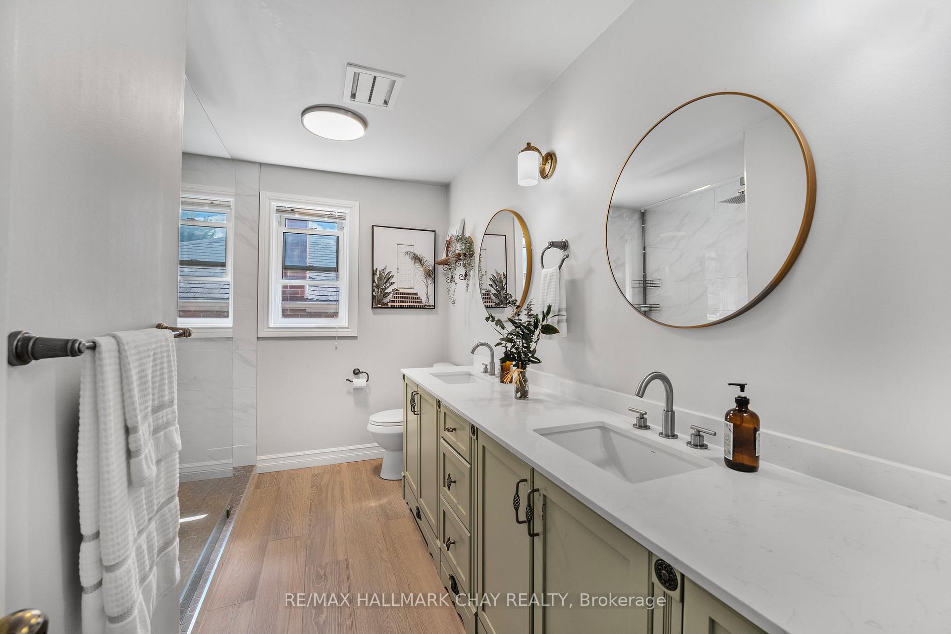 Photo 21 of 22 Thackeray Crescent, Barrie, Letitia Heights — HOMEH
