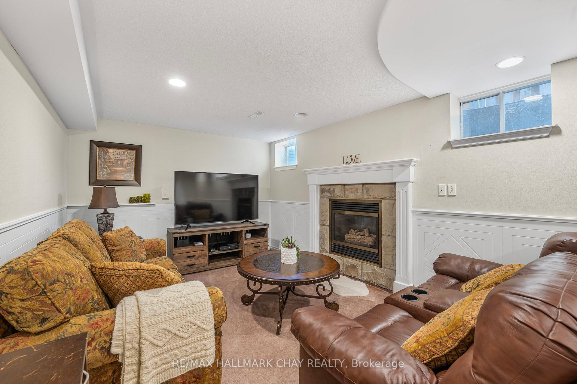 Photo 31 of 22 Thackeray Crescent, Barrie, Letitia Heights — HOMEH