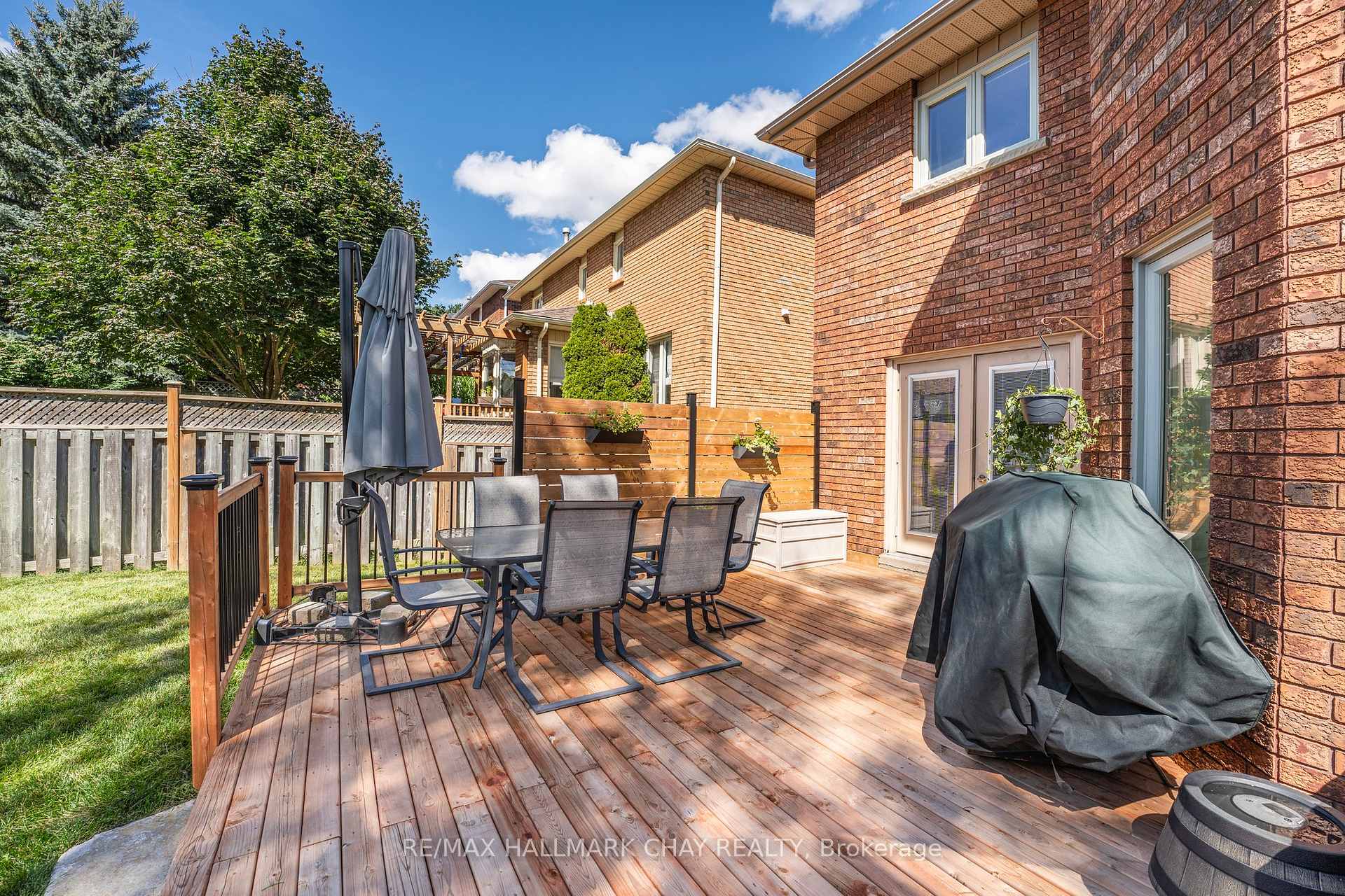 Photo 35 of 22 Thackeray Crescent, Barrie, Letitia Heights — HOMEH