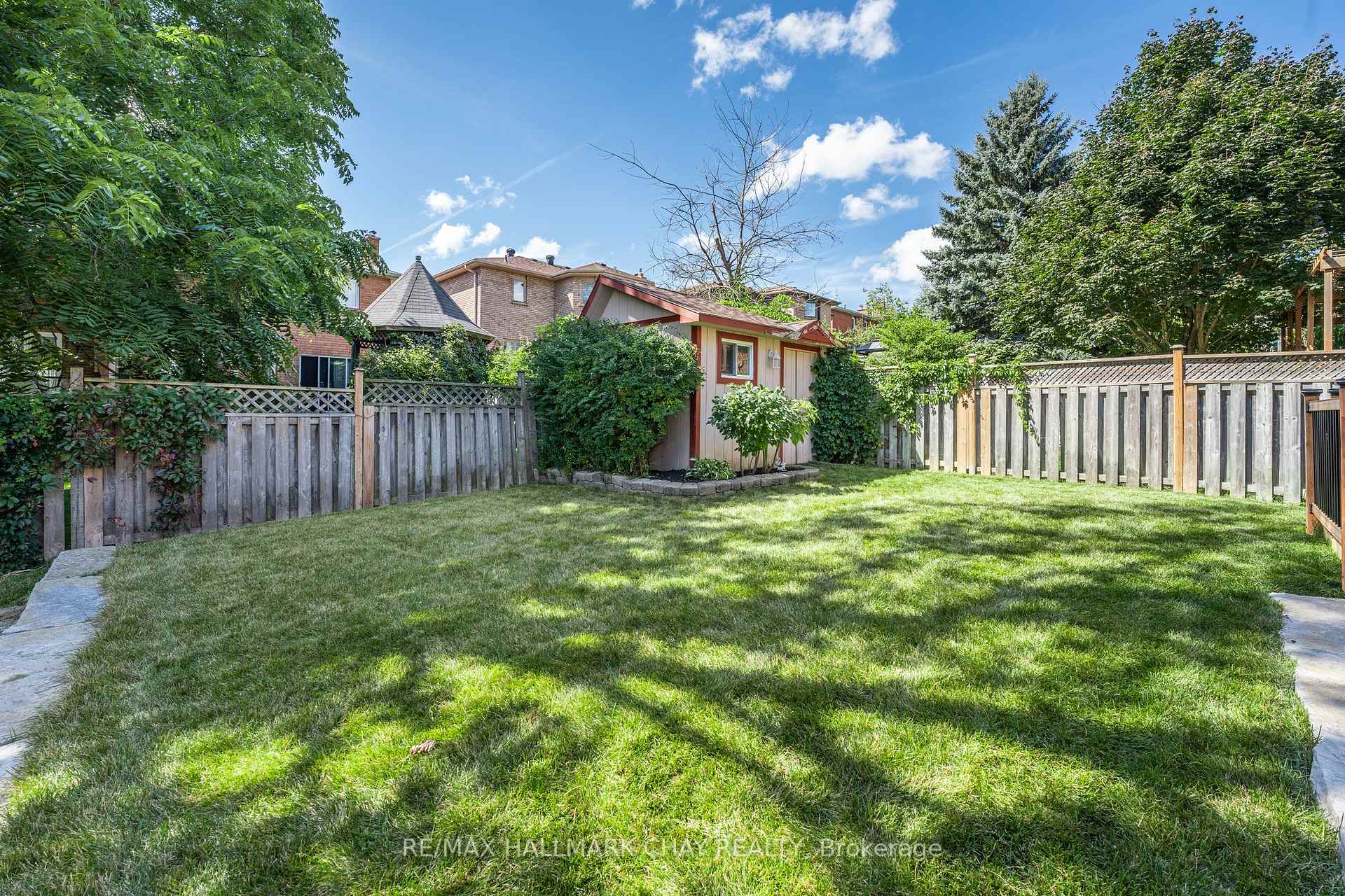 Photo 37 of 22 Thackeray Crescent, Barrie, Letitia Heights — HOMEH