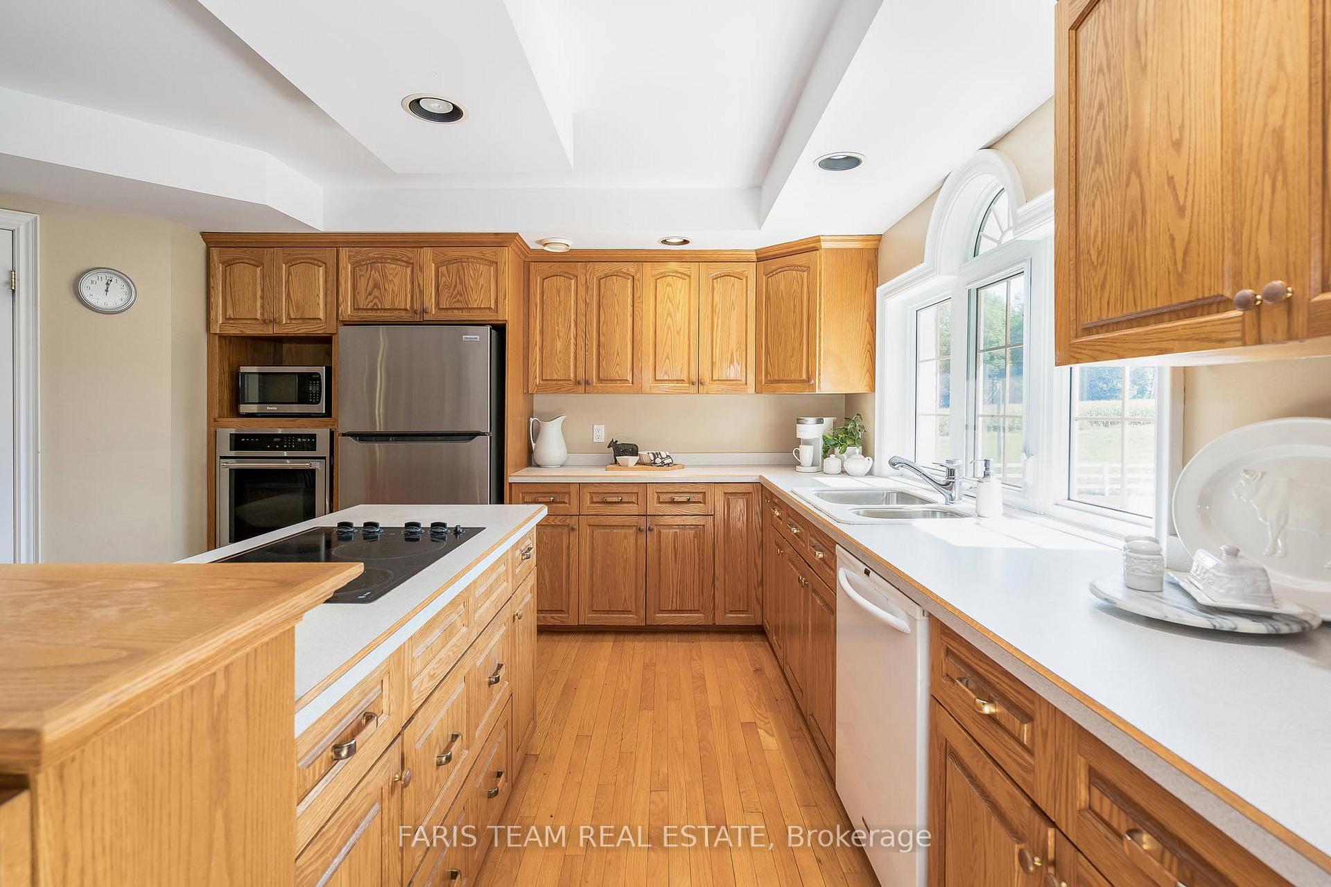 Photo 4 of 1331 Flos Road 3 E, Springwater, Rural Springwater — HOMEH