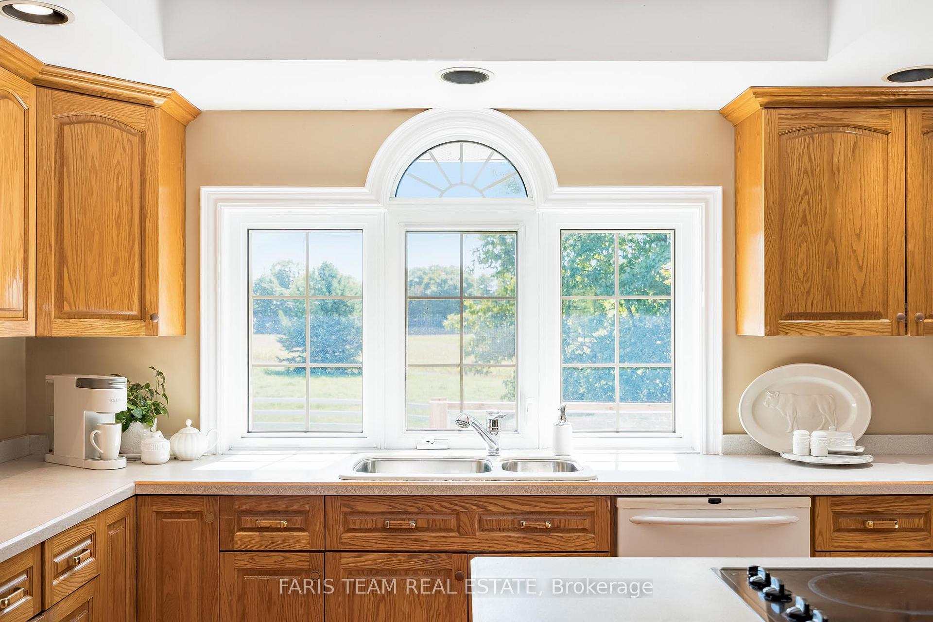 Photo 6 of 1331 Flos Road 3 E, Springwater, Rural Springwater — HOMEH